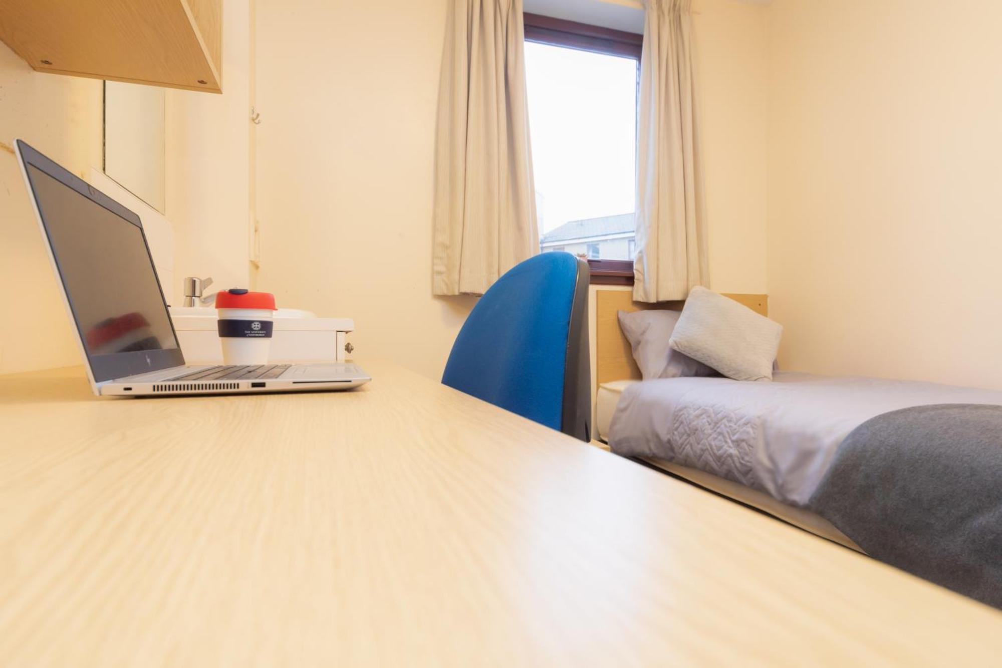 Joivy Economy 4 And 5 Bed Flats, Close To Old Town And Royal Mile - Adults Only * EDI