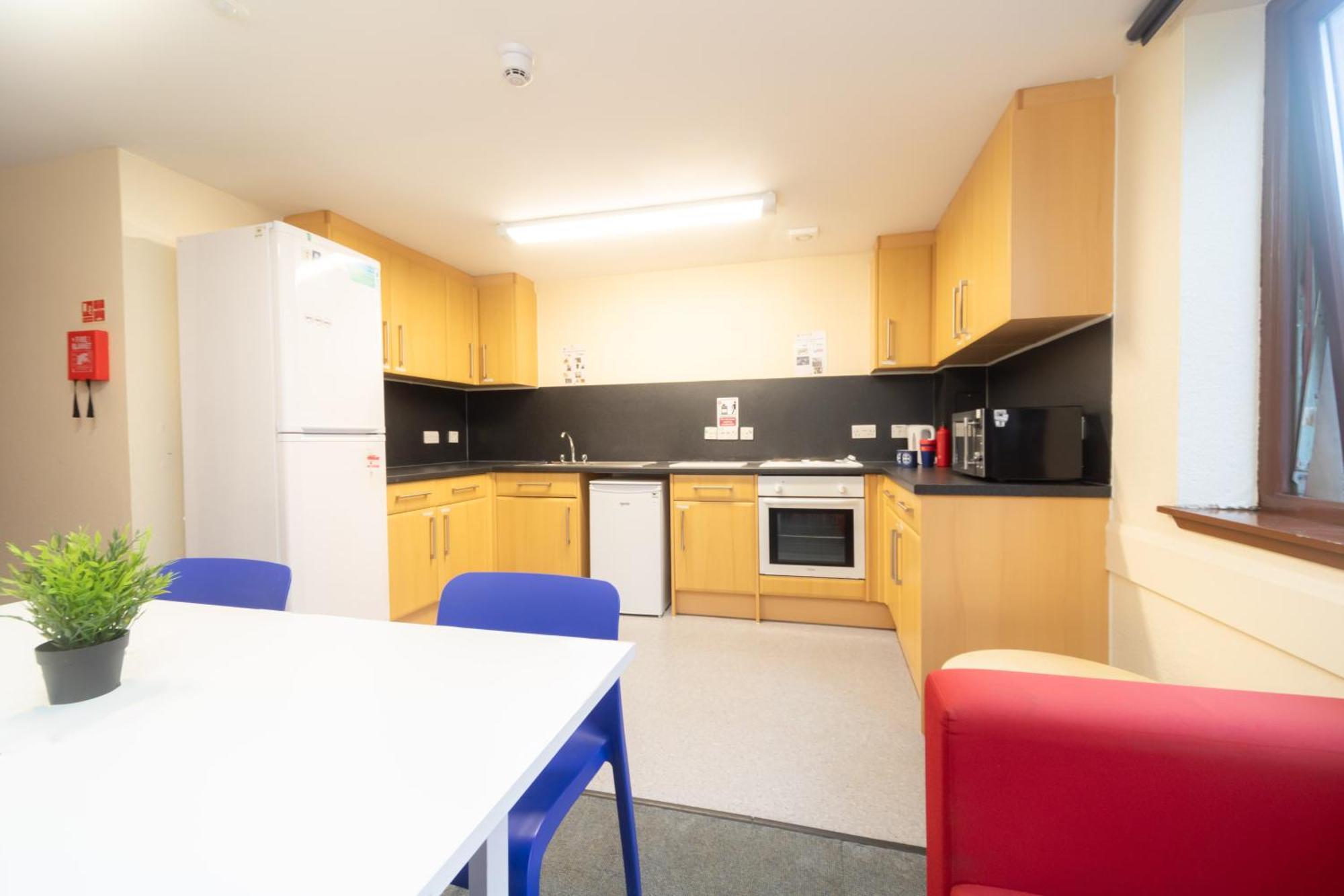 Joivy Economy 4 And 5 Bed Flats, Close To Old Town And Royal Mile - Adults Only Apartment *