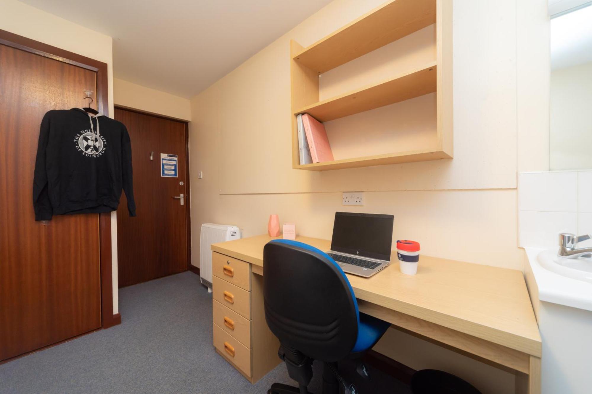 Joivy Economy 4 And 5 Bed Flats, Close To Old Town And Royal Mile - Adults Only * EDI