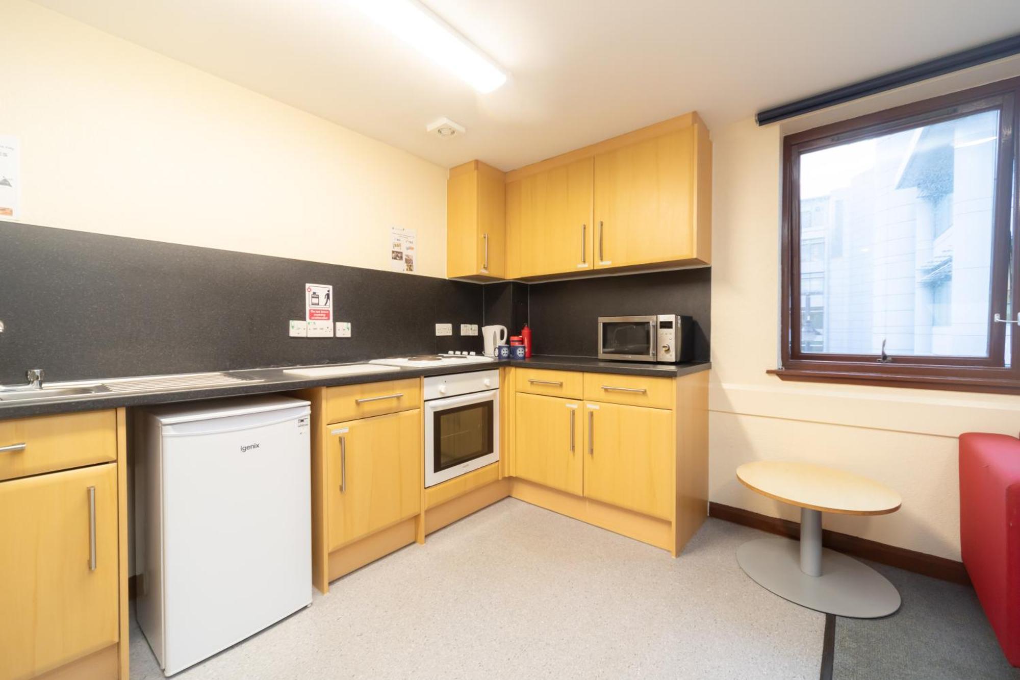 Joivy Economy 4 And 5 Bed Flats, Close To Old Town And Royal Mile - Adults Only Apartment