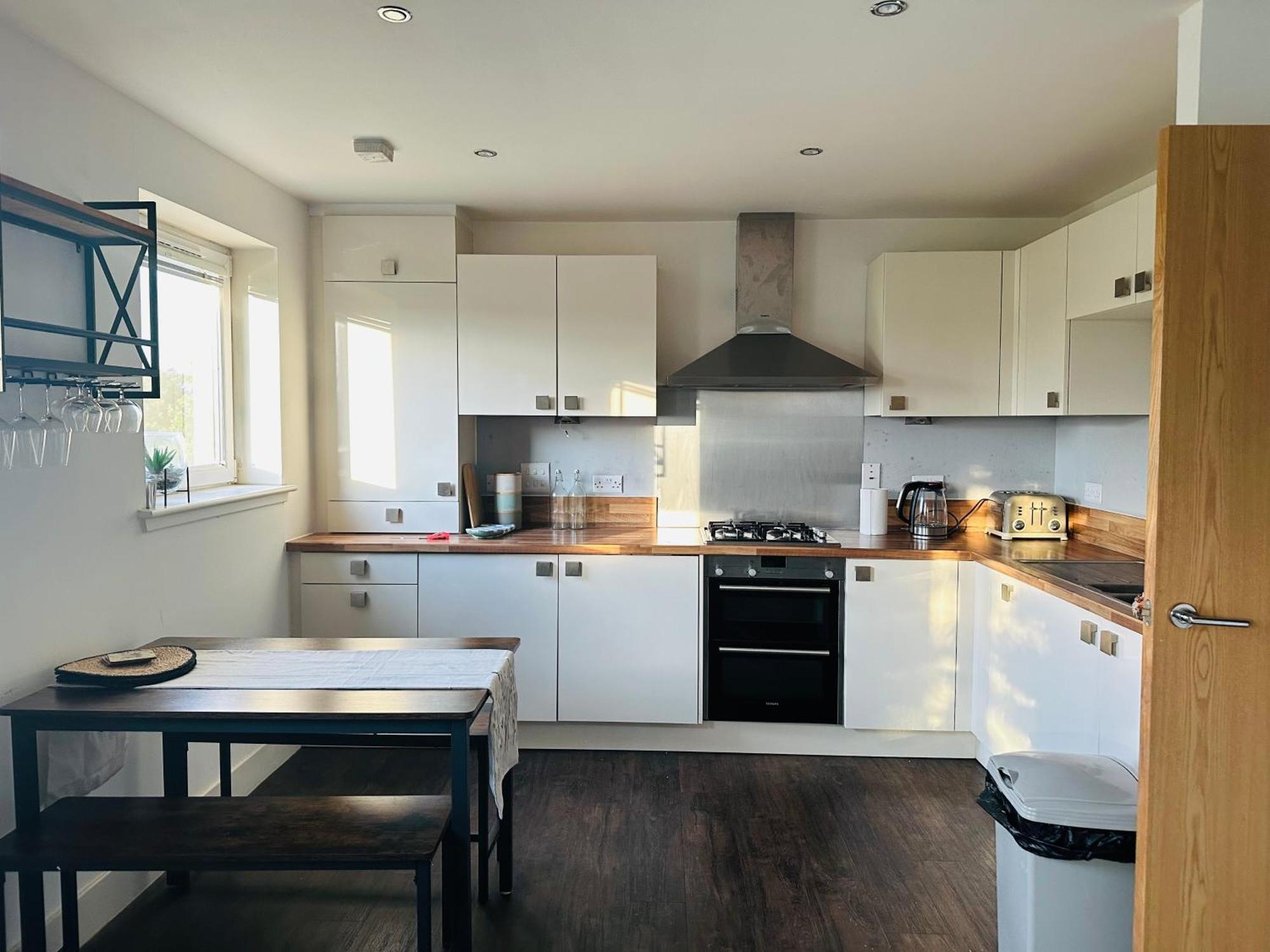 Stunning 2 Bedroom Flat In Apartment Edinburgh