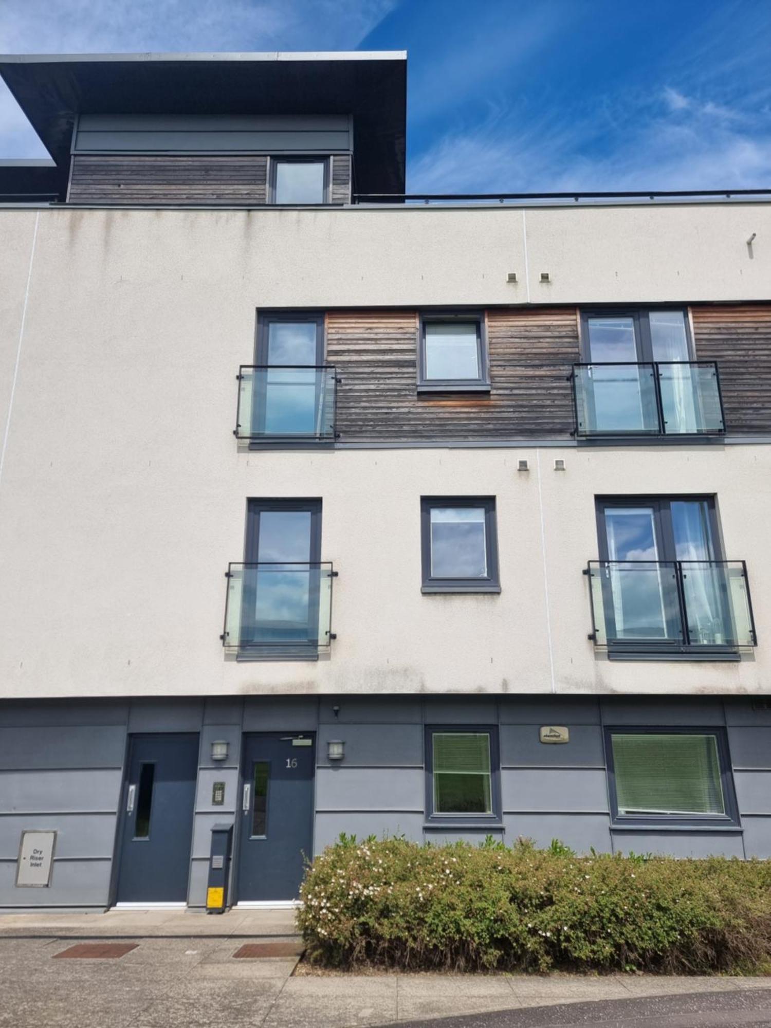 Apartment Stunning 2 Bedroom Flat In