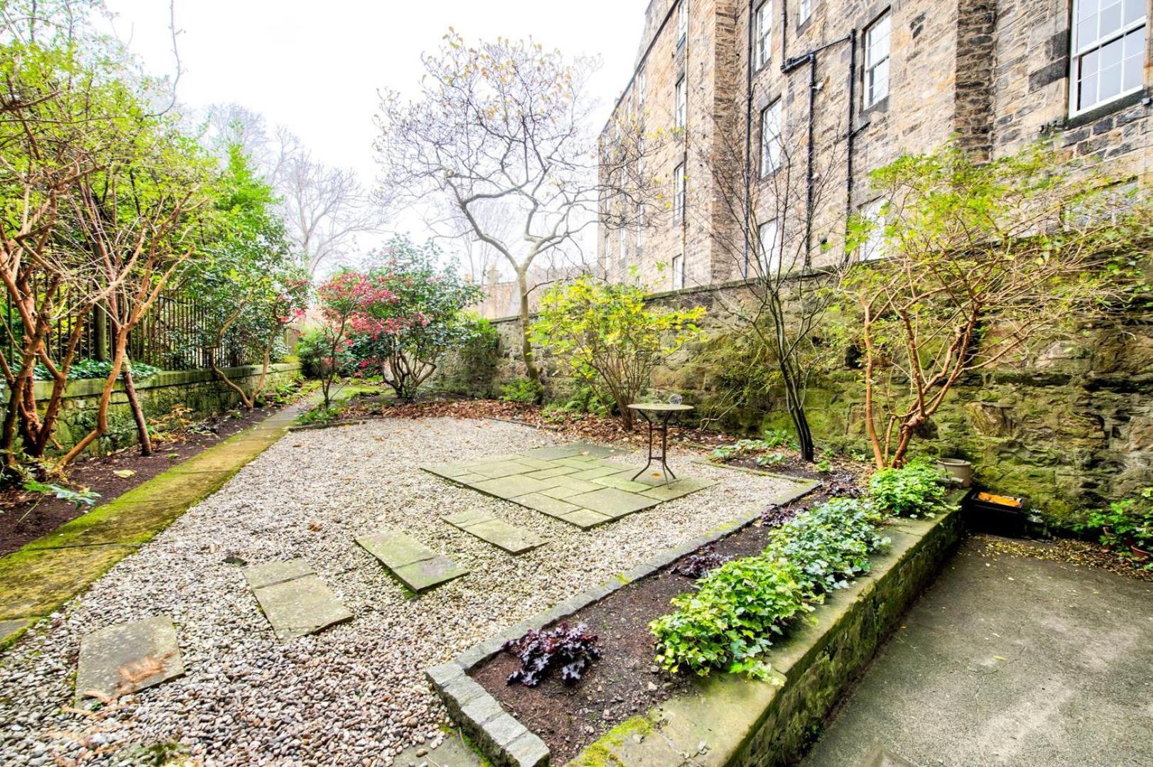 Guestready - Beautiful New Town Studio, With Patio Apartment