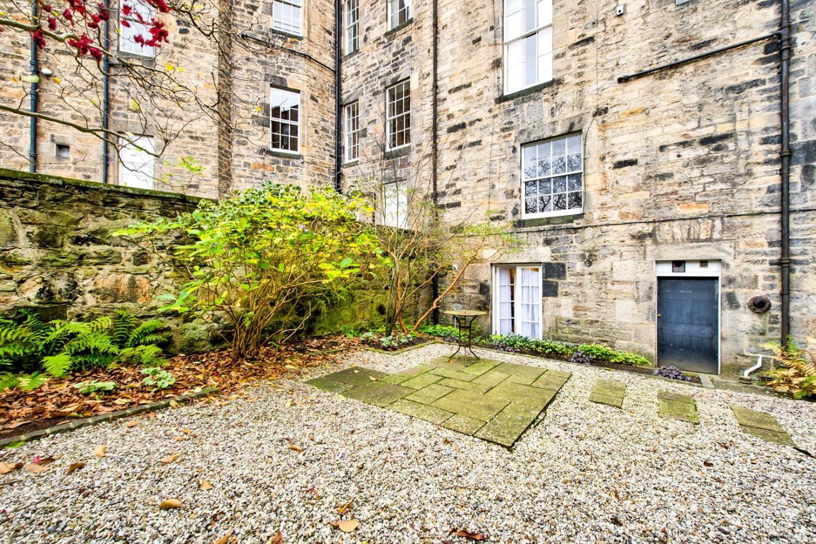 Guestready - Beautiful New Town Studio, With Patio Apartment *