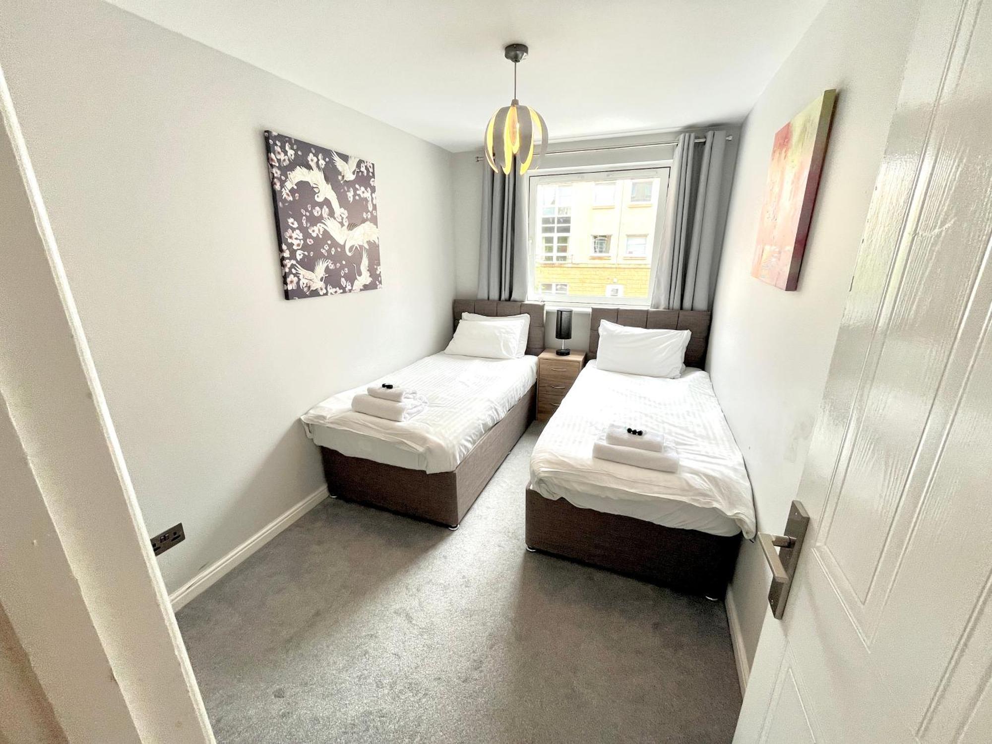 Spacious 4br City Centre W/ Free Parking