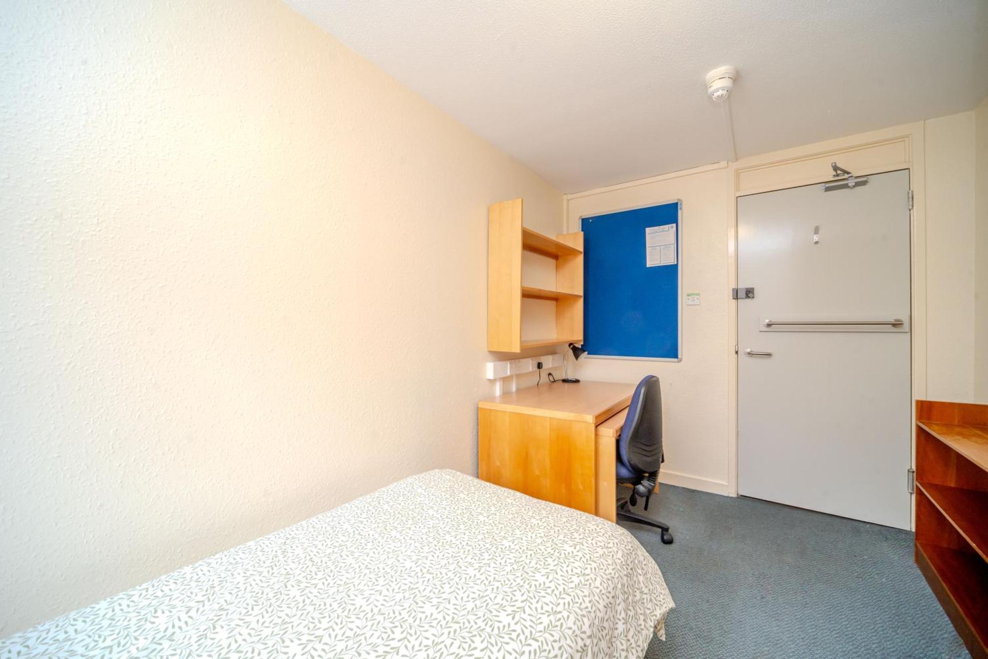 Apartment Joivy Budget 2, 4, 5 And 6 Bed Private Flats, In Historic Old Town (adults Only) *