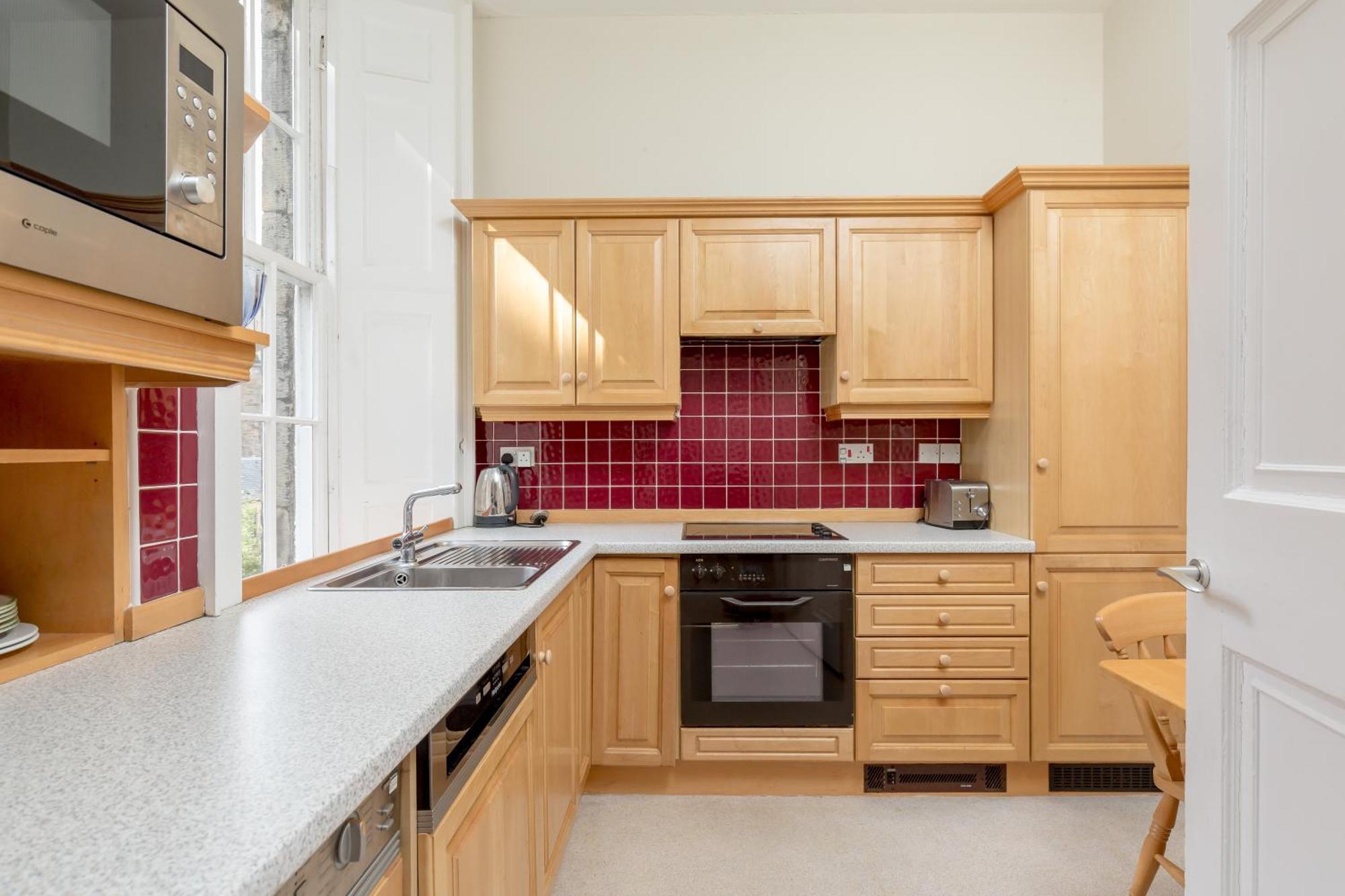 Apartment Light And Spacious 2 Bedroom Flat In Heart Of Edinburgh
