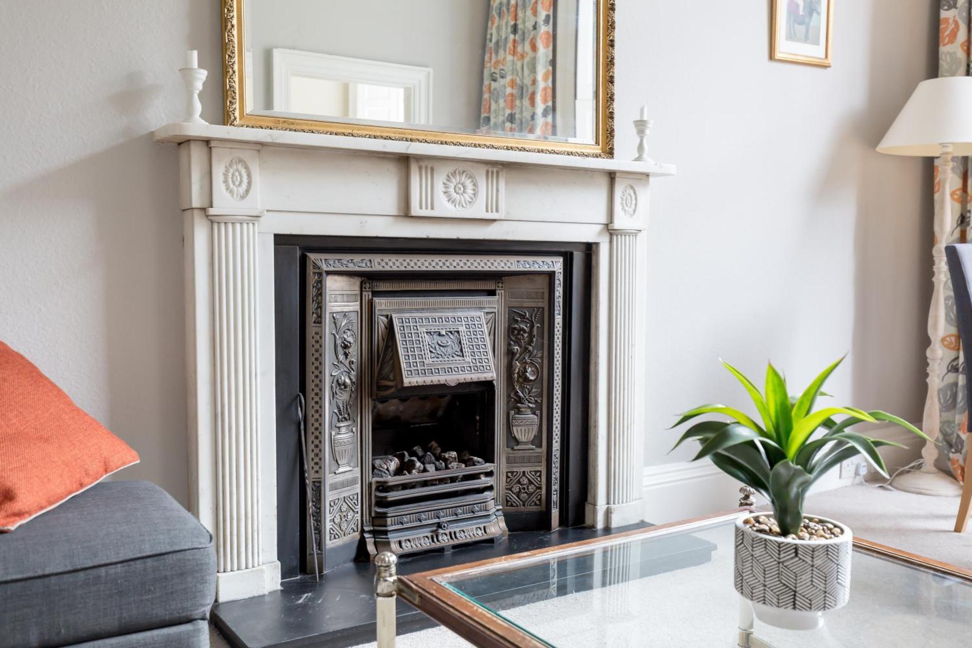 Light And Spacious 2 Bedroom Flat In Heart Of Edinburgh