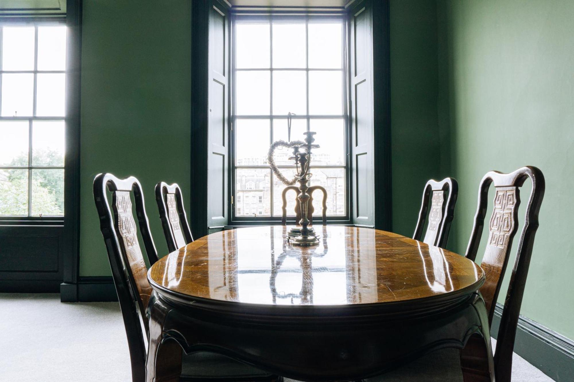 Apartment Grade A Listed 2 Bedroom In Edinburgh