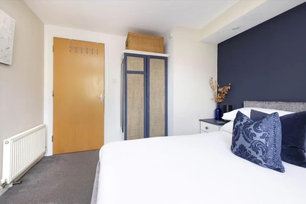 Stylish Flat With Free Parking Apartment
