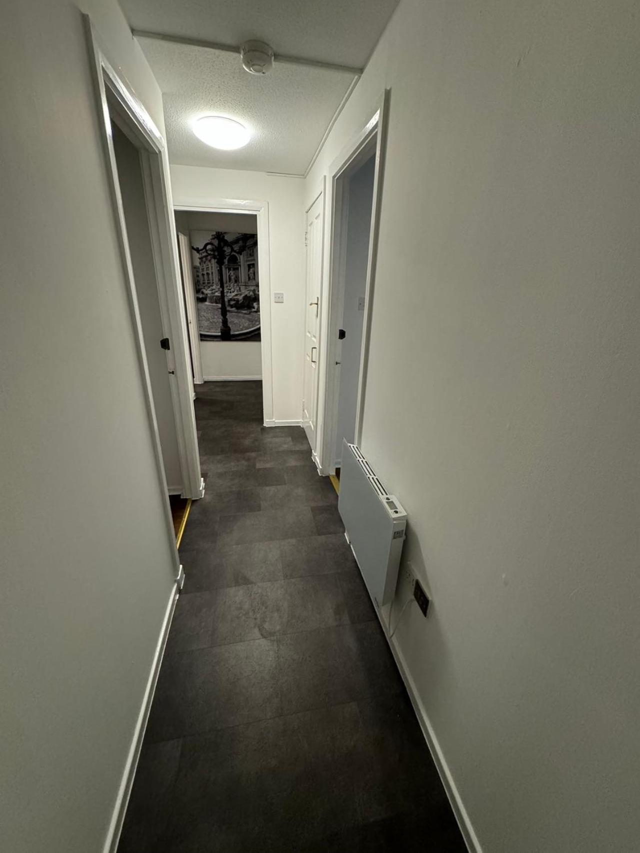 Apartment Two Bedroom Flat Close To Meadows With Free Parking By Parking Permit *