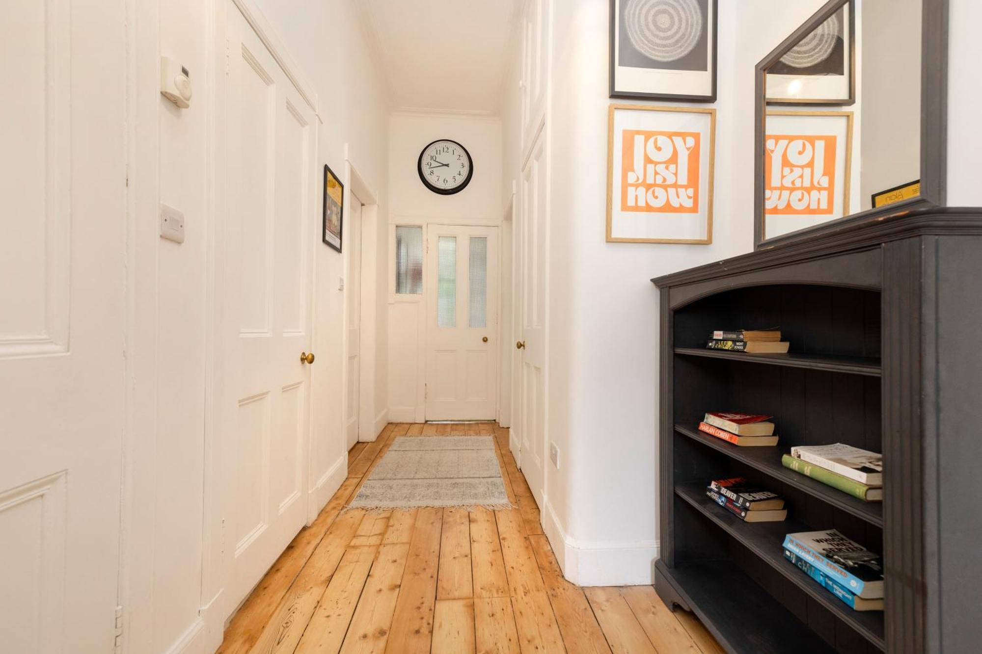 Elegant Stockbridge 2-bedroom - Ground Floor