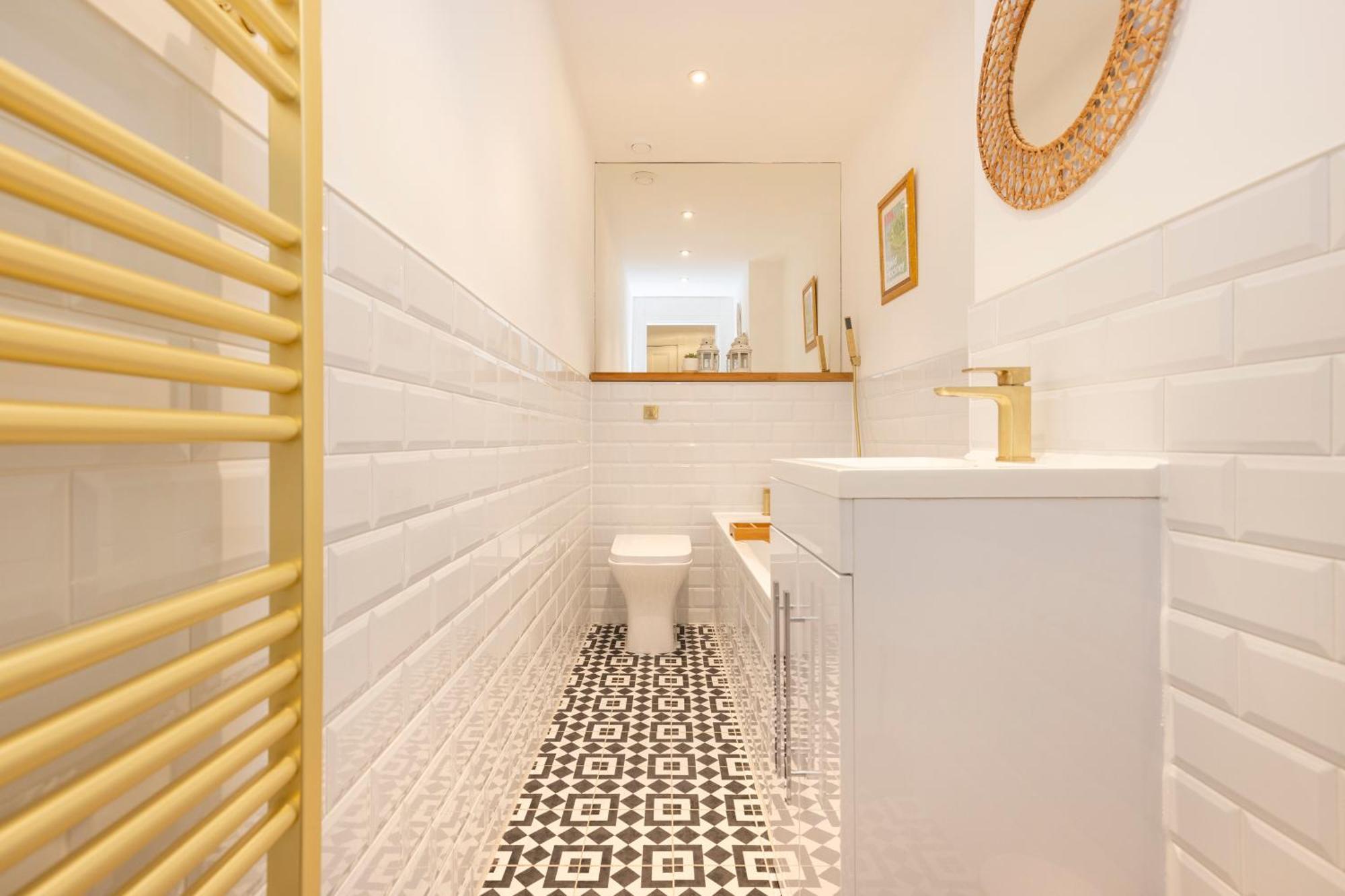 Elegant Stockbridge 2-bedroom - Ground Floor *