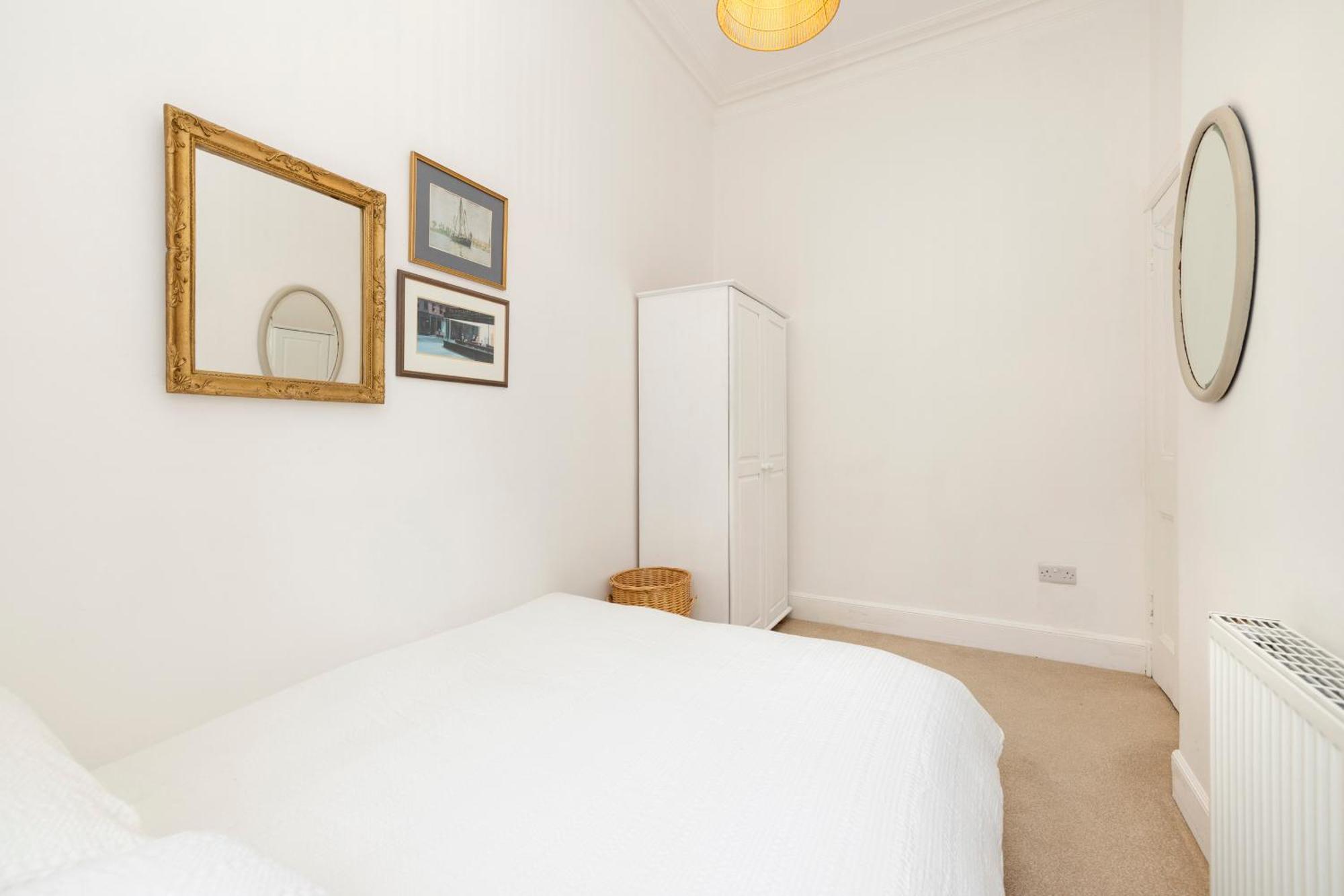 Elegant Stockbridge 2-bedroom - Ground Floor Edinburgh