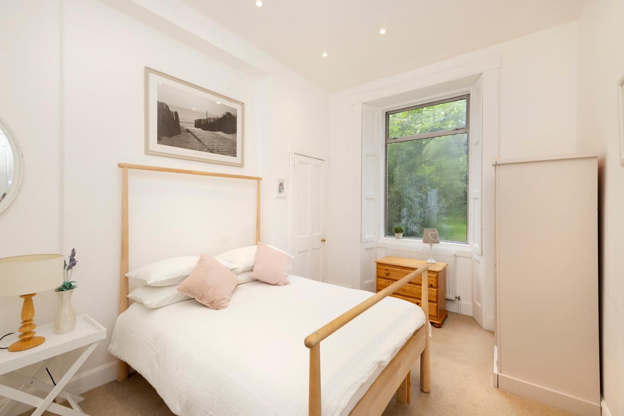 Elegant Stockbridge 2-bedroom - Ground Floor * Edinburgh