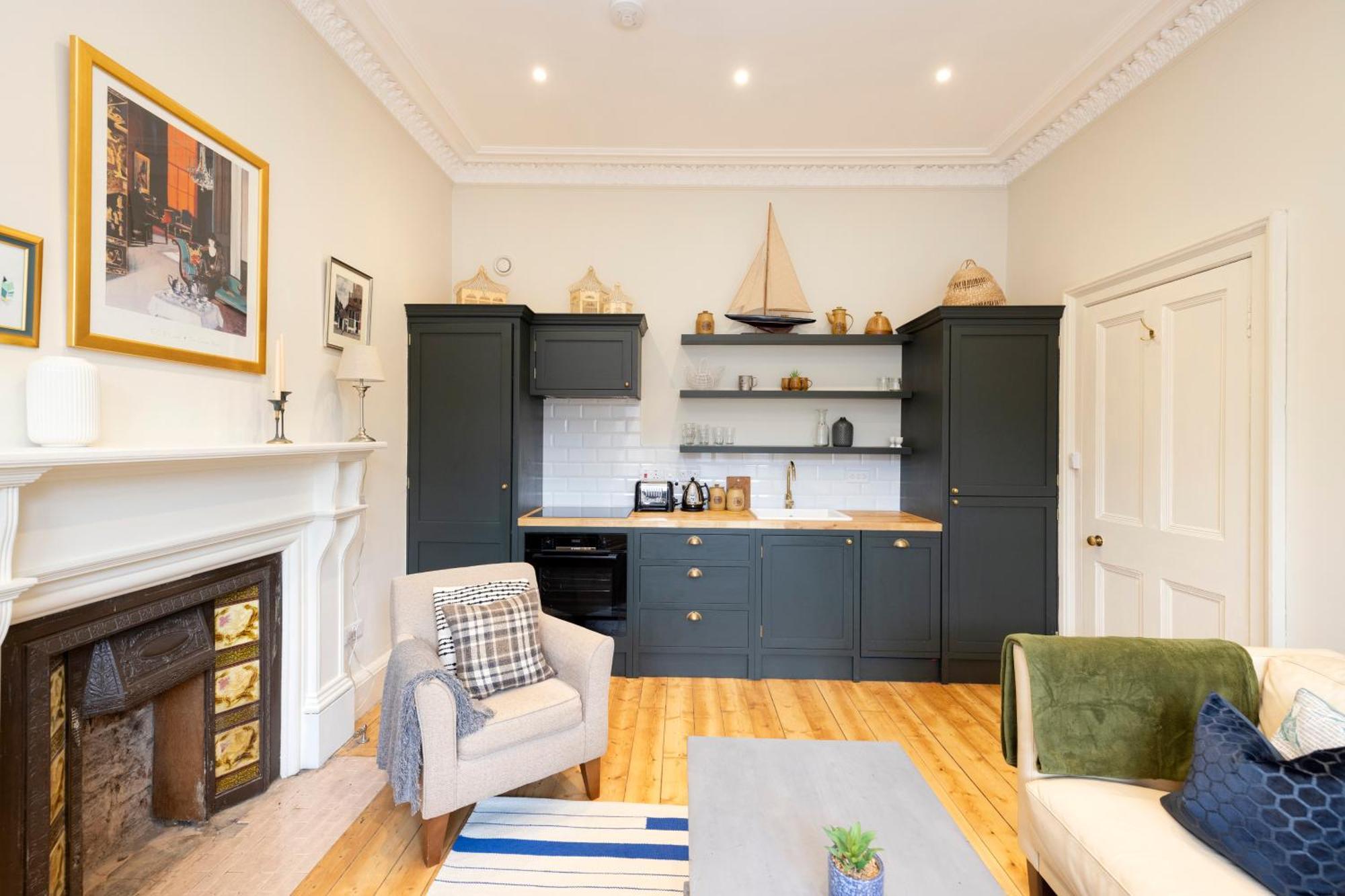 Elegant Stockbridge 2-bedroom - Ground Floor * Edinburgh