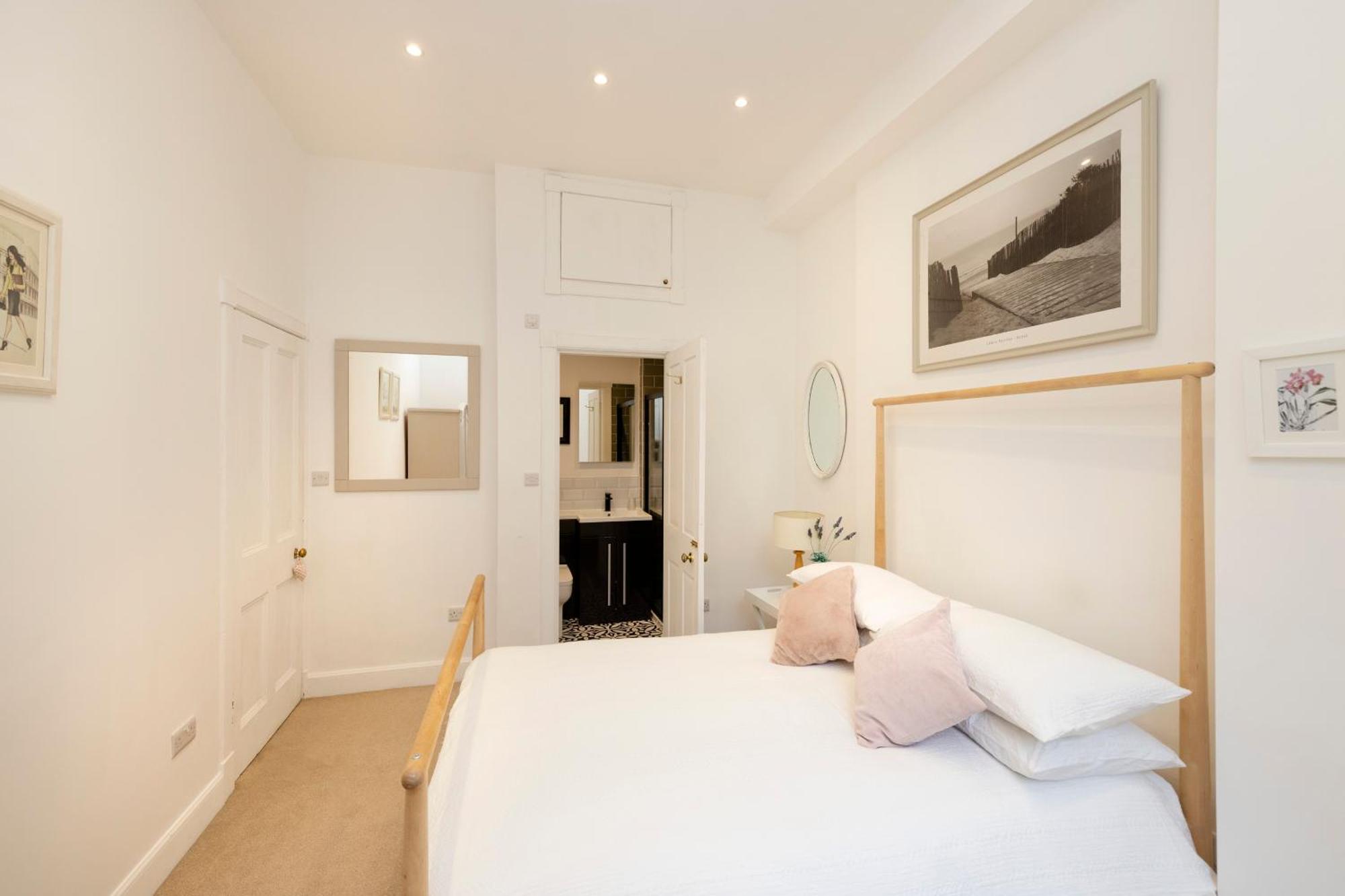 Elegant Stockbridge 2-bedroom - Ground Floor Apartment Edinburgh
