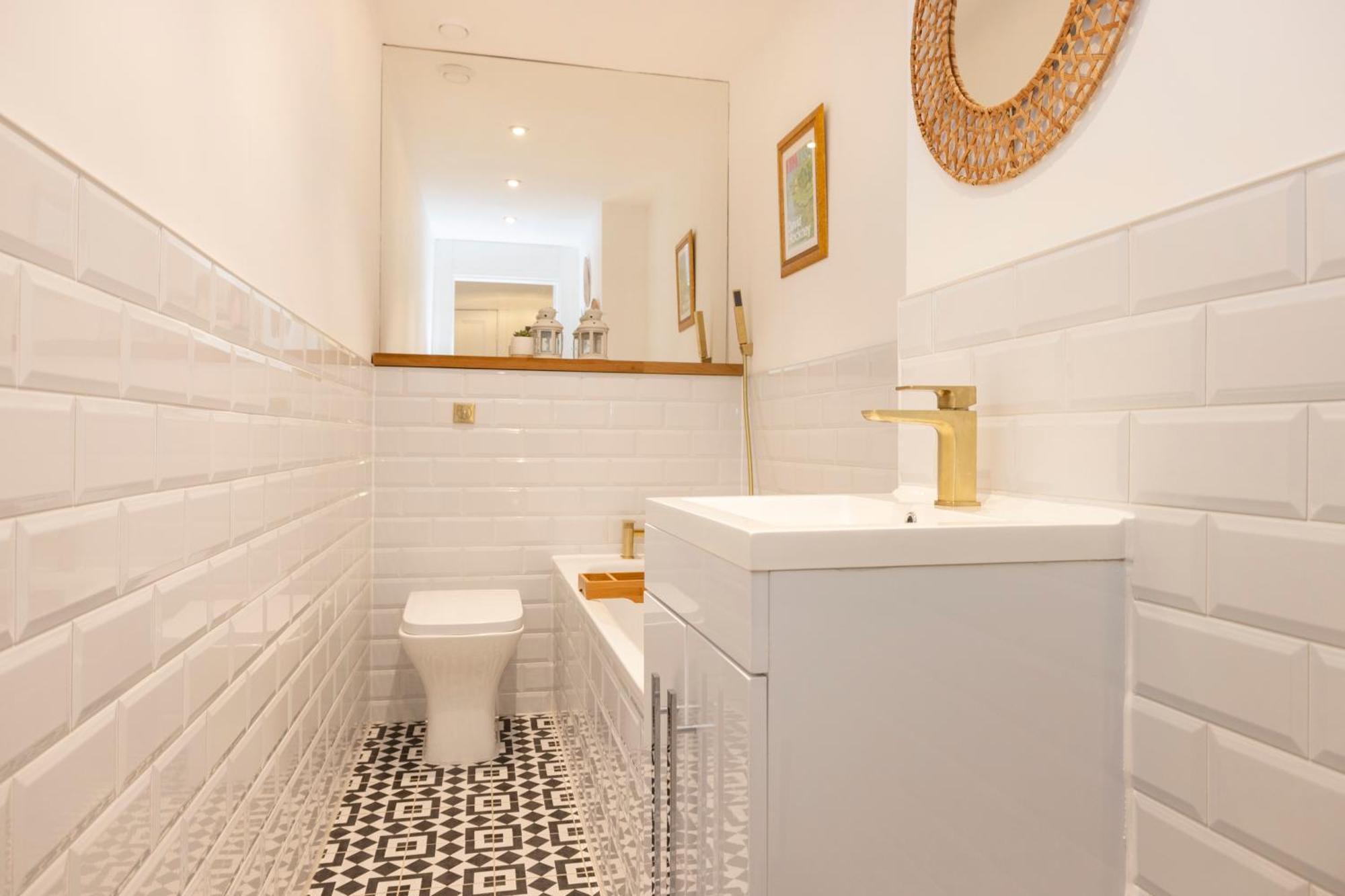 Elegant Stockbridge 2-bedroom - Ground Floor *