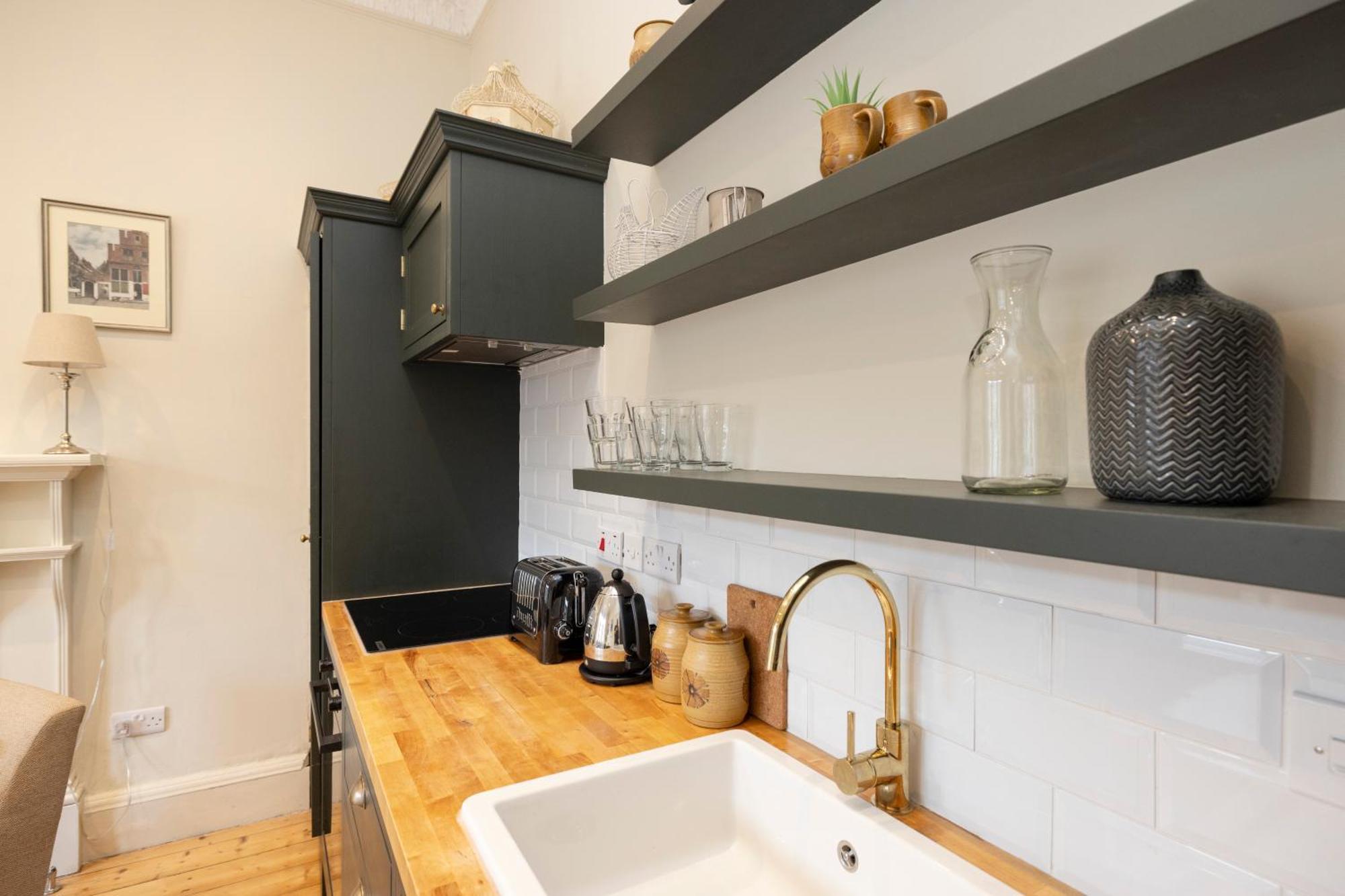 Elegant Stockbridge 2-bedroom - Ground Floor * Edinburgh