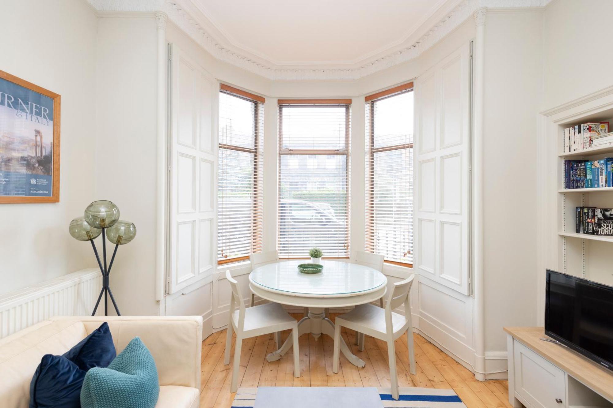 Elegant Stockbridge 2-bedroom - Ground Floor Apartment Edinburgh