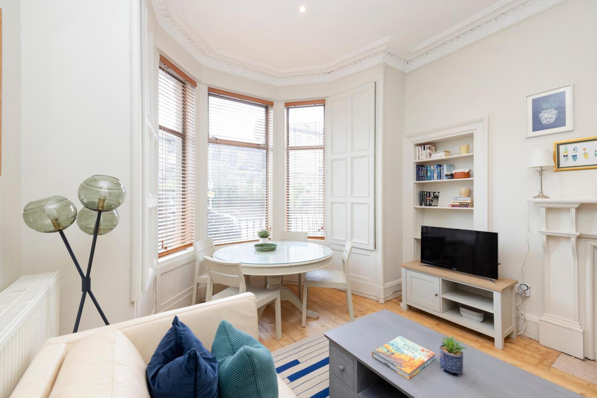 Elegant Stockbridge 2-bedroom - Ground Floor * Edinburgh