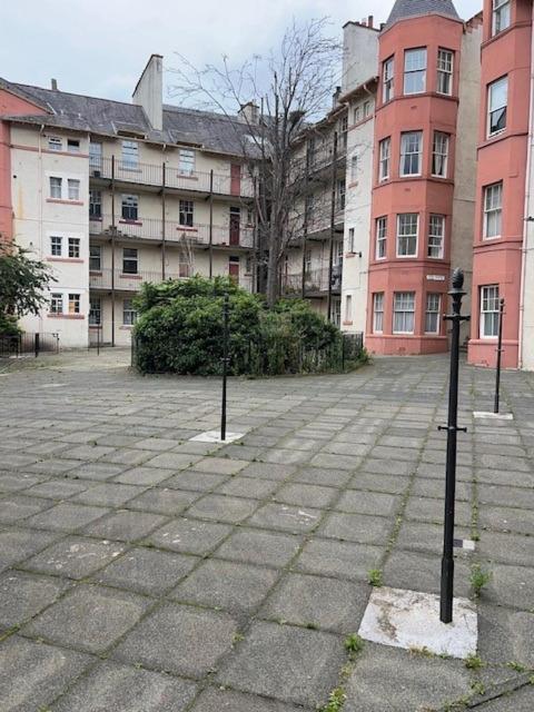 Royal Mile Tron Square 3 Double Bedrooms Fantastic Location Parking Apartment *