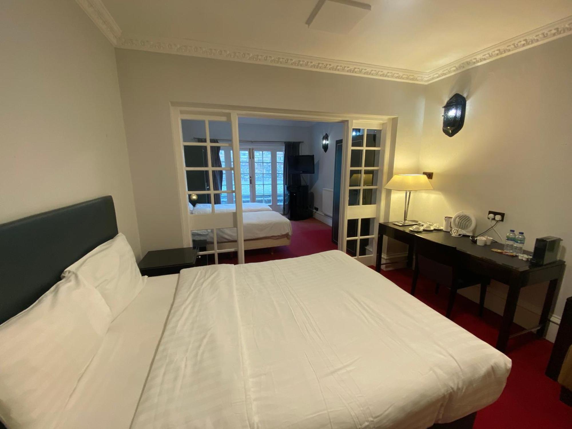 Hotel No6 West Coates 3*