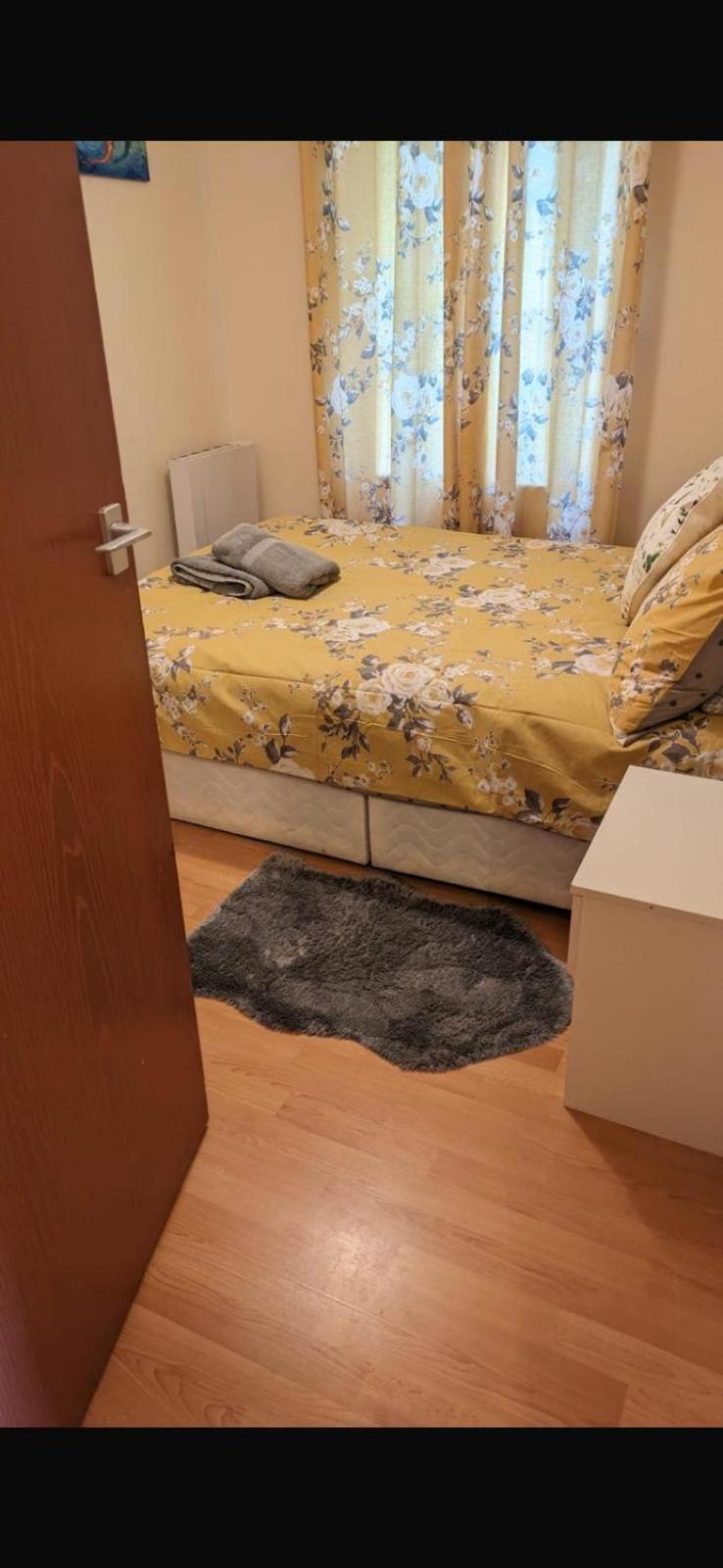 Two Bedrooms With Free Parking Apartment