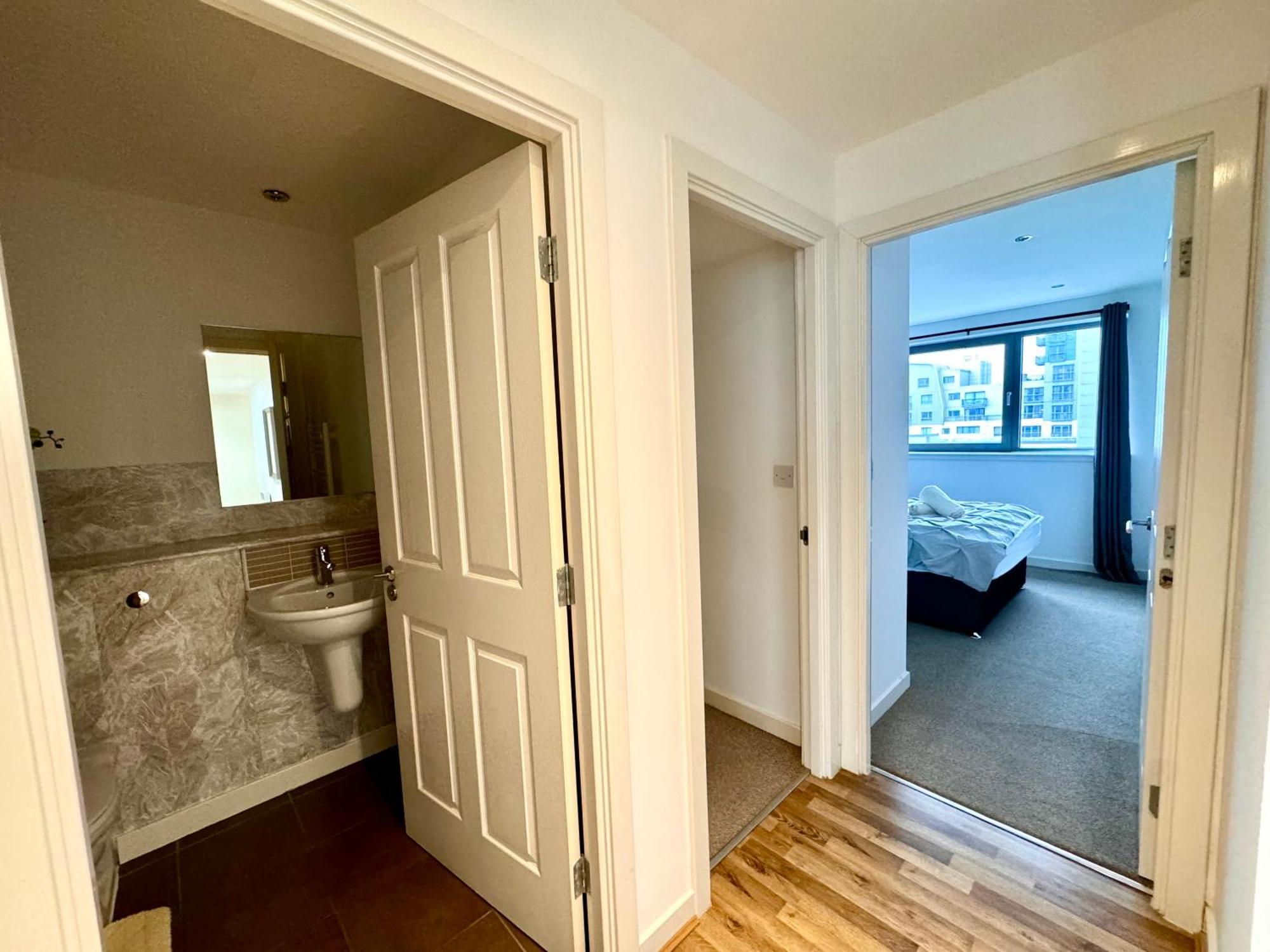 Britannia Apartments *