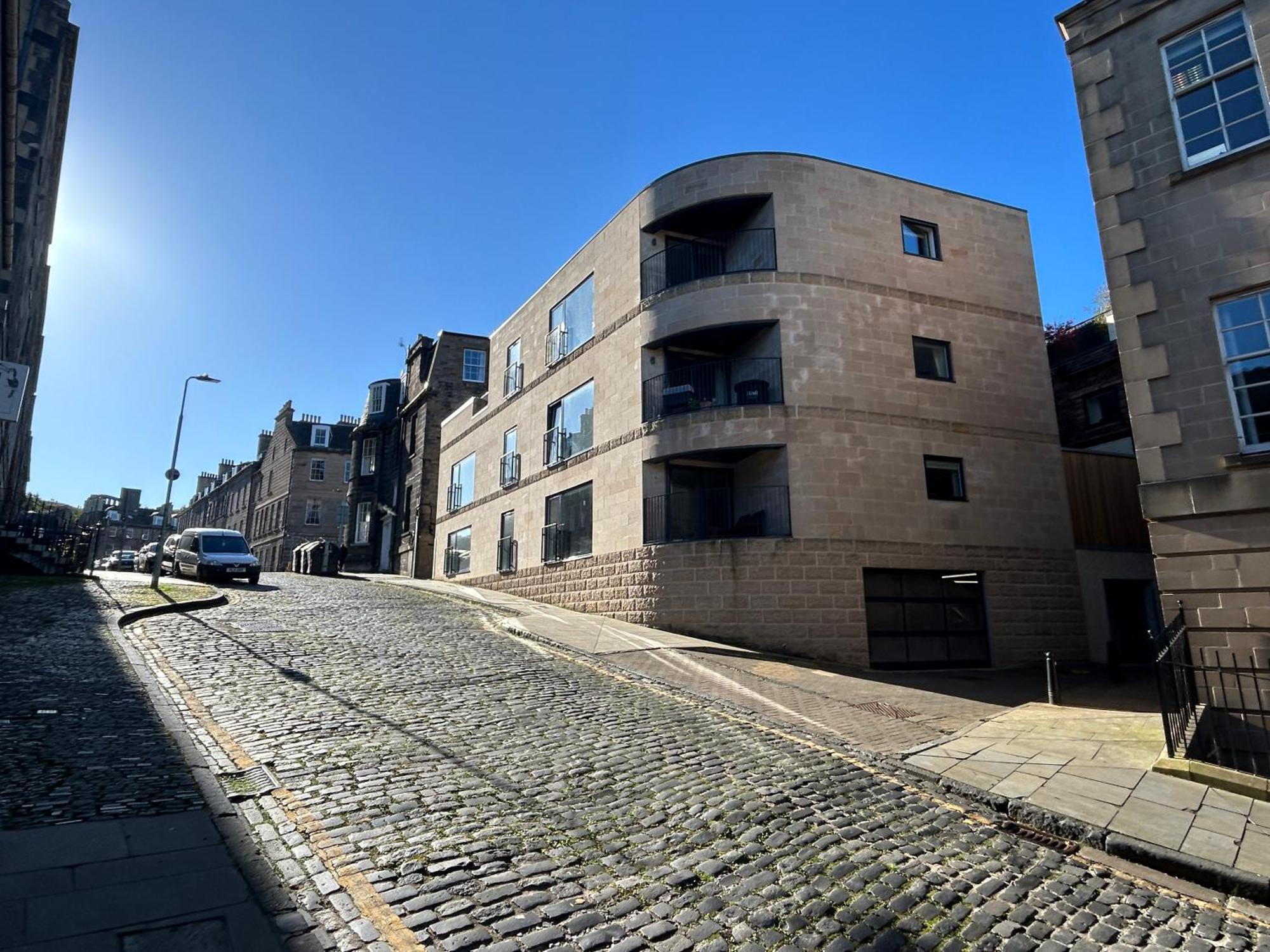 Modern Flat In New Town