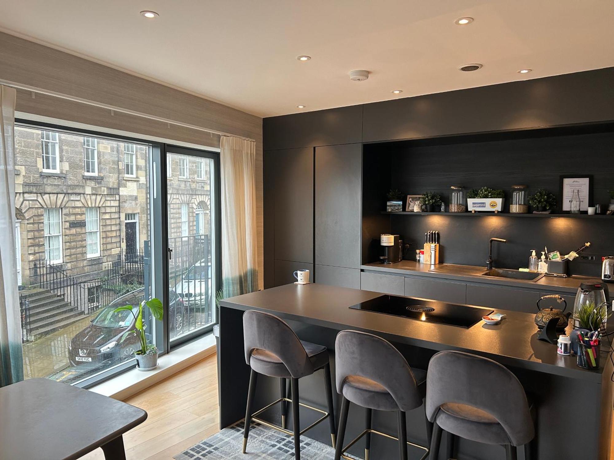 Modern Flat In New Town Apartment Edinburgh
