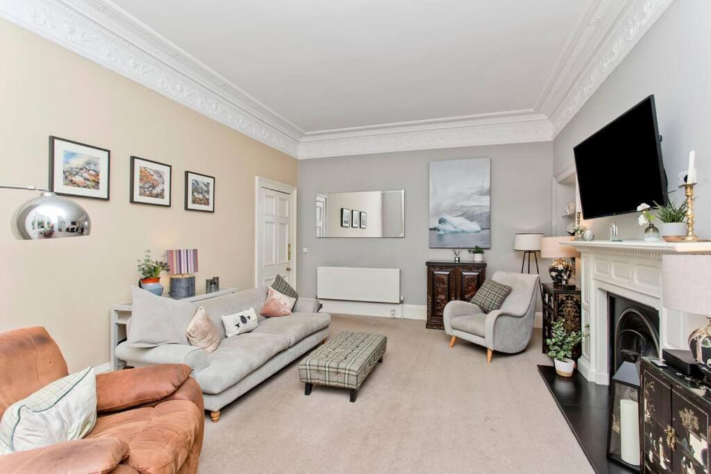 Stylish Murrayfield Sanctuary Apartment Edinburgh