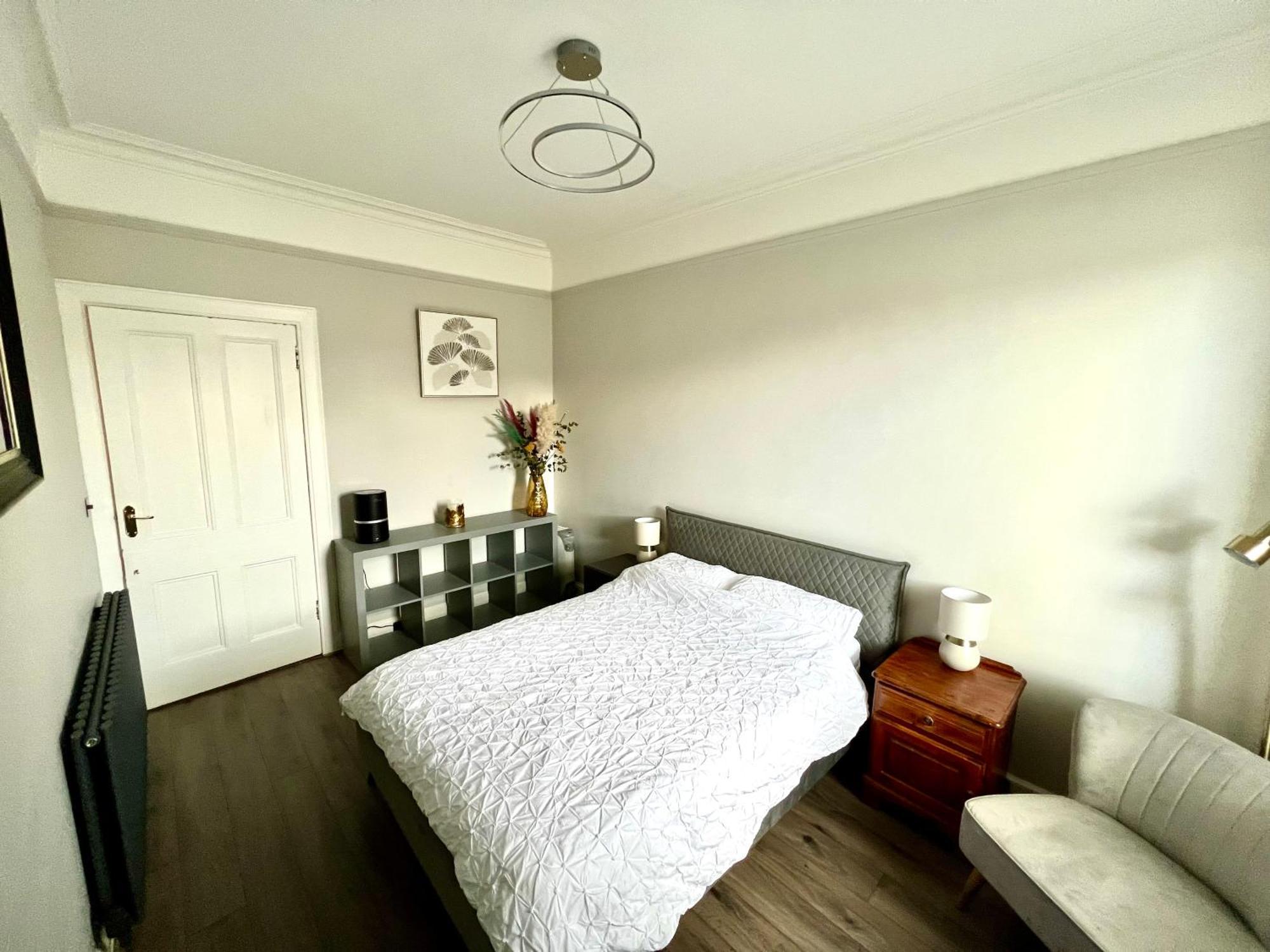 Immanuel House - Modern Luxury Victorian 1872 - Free Parking & Fast Fibre Optic Wifi Apartment Edinburgh