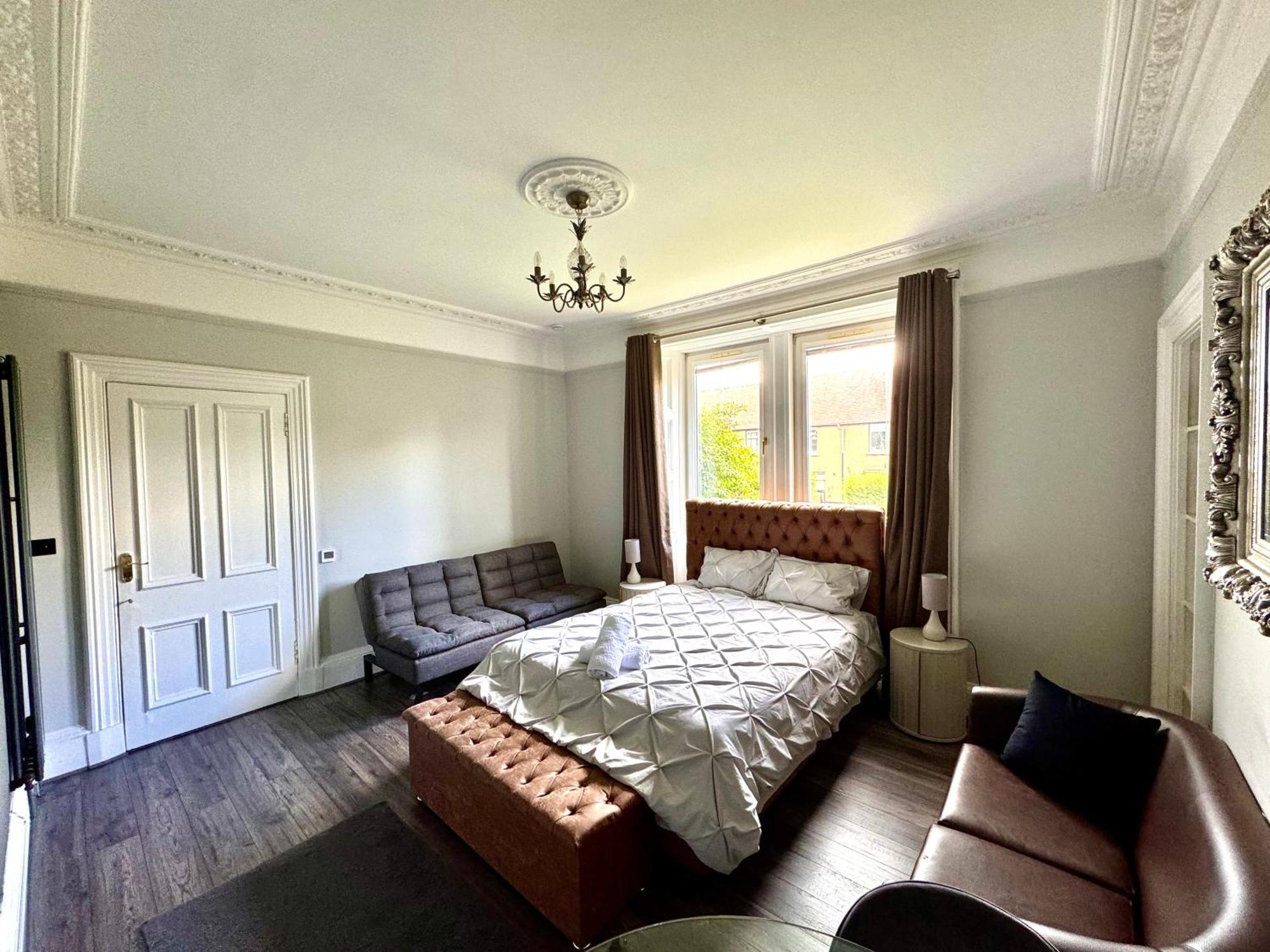 Immanuel House - Modern Luxury Victorian 1872 - Free Parking & Fast Fibre Optic Wifi Edinburgh