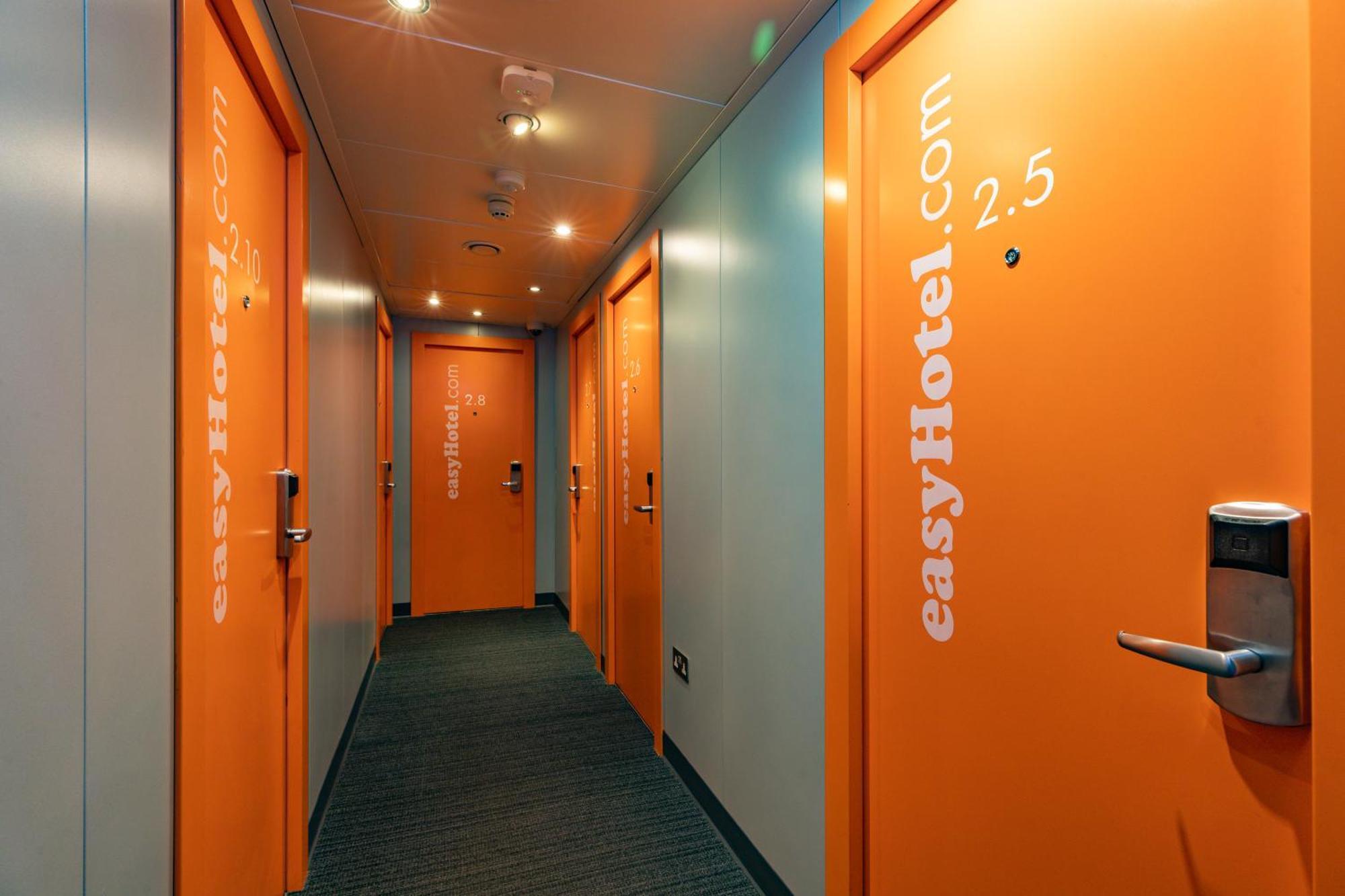 Hotel Easyhotel 2*