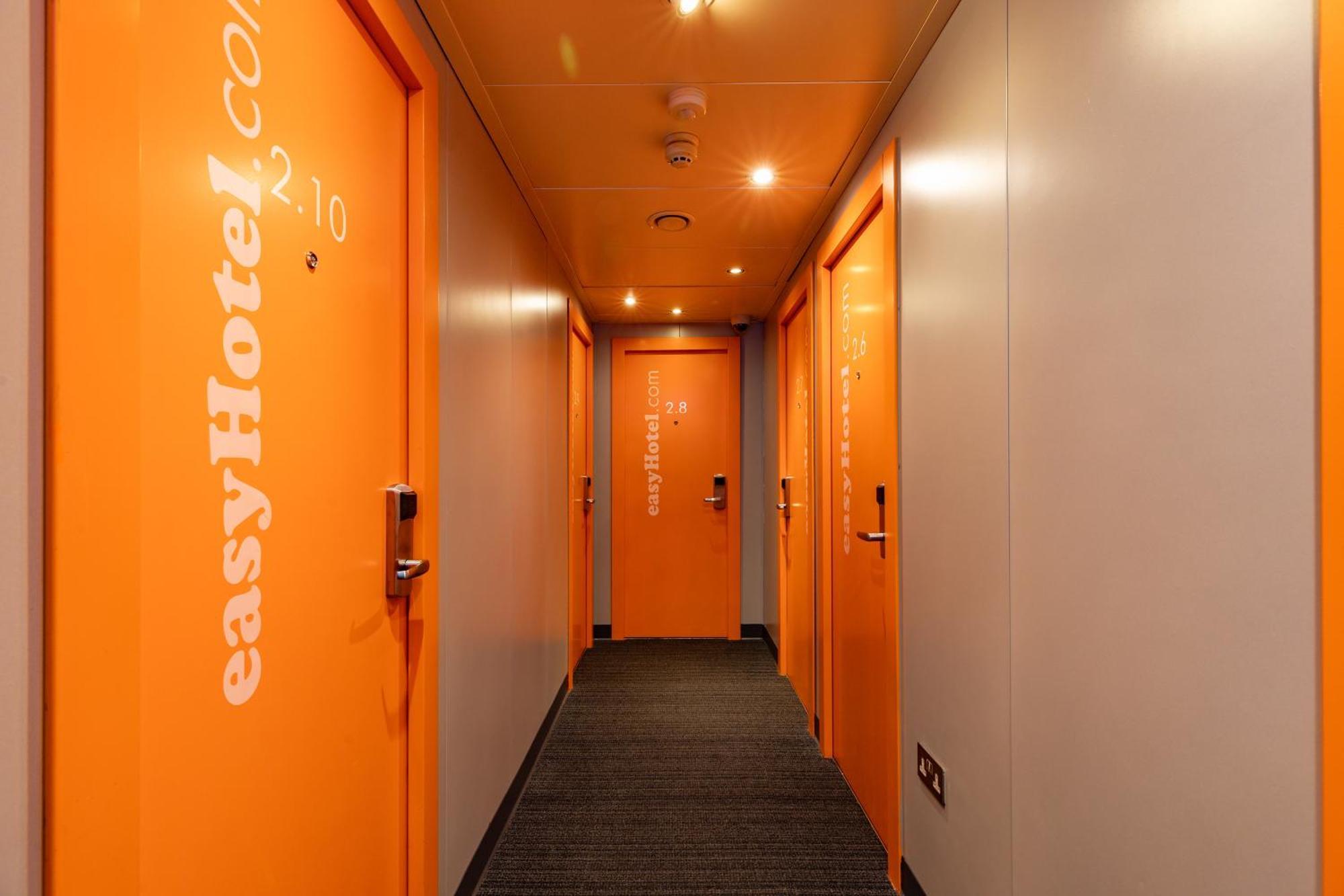 Easyhotel