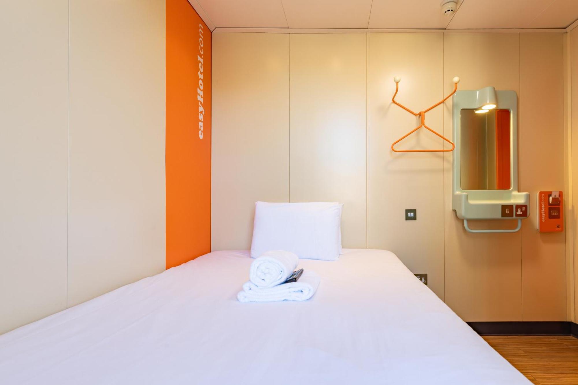 Easyhotel