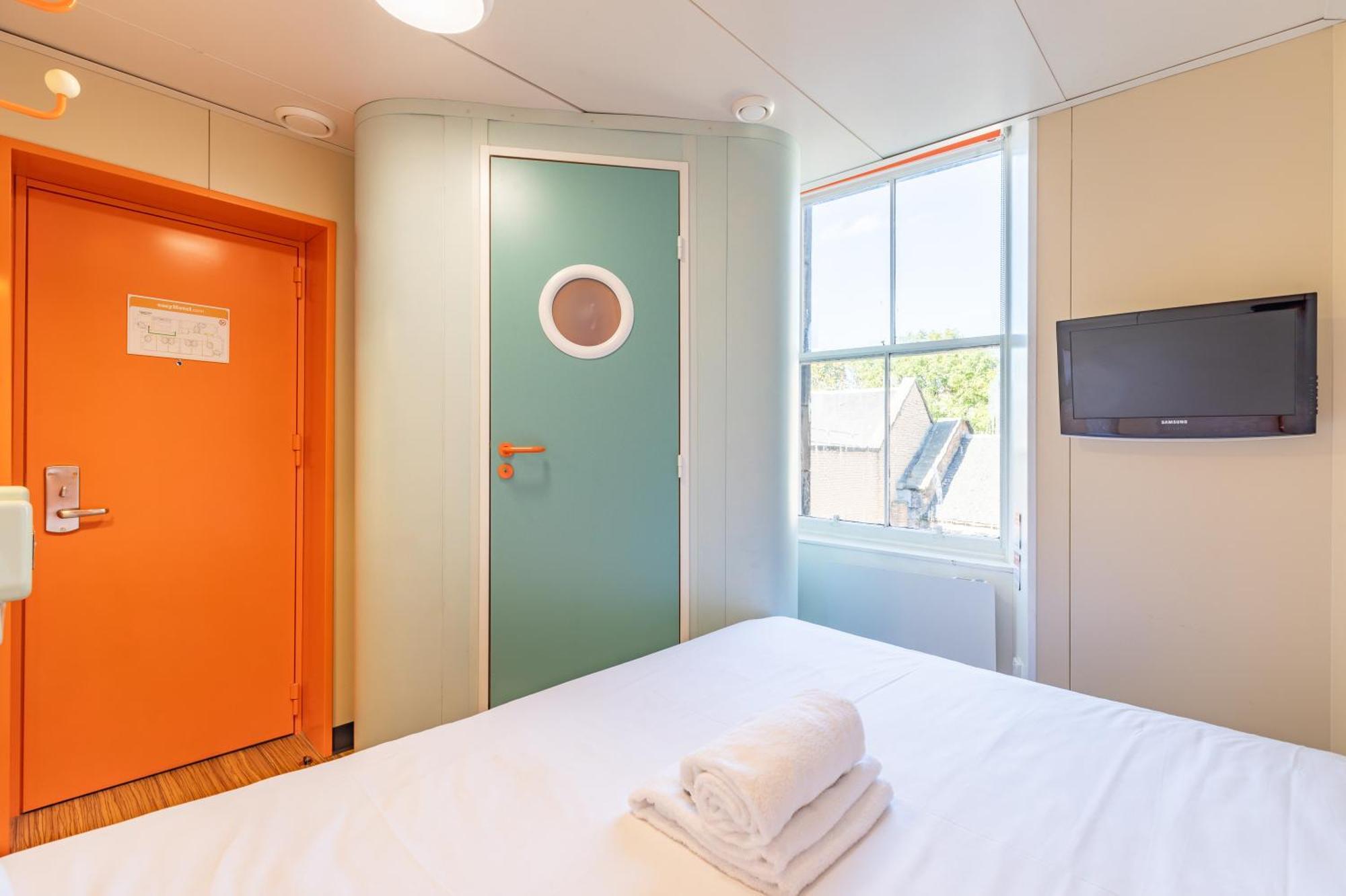 Easyhotel Hotel