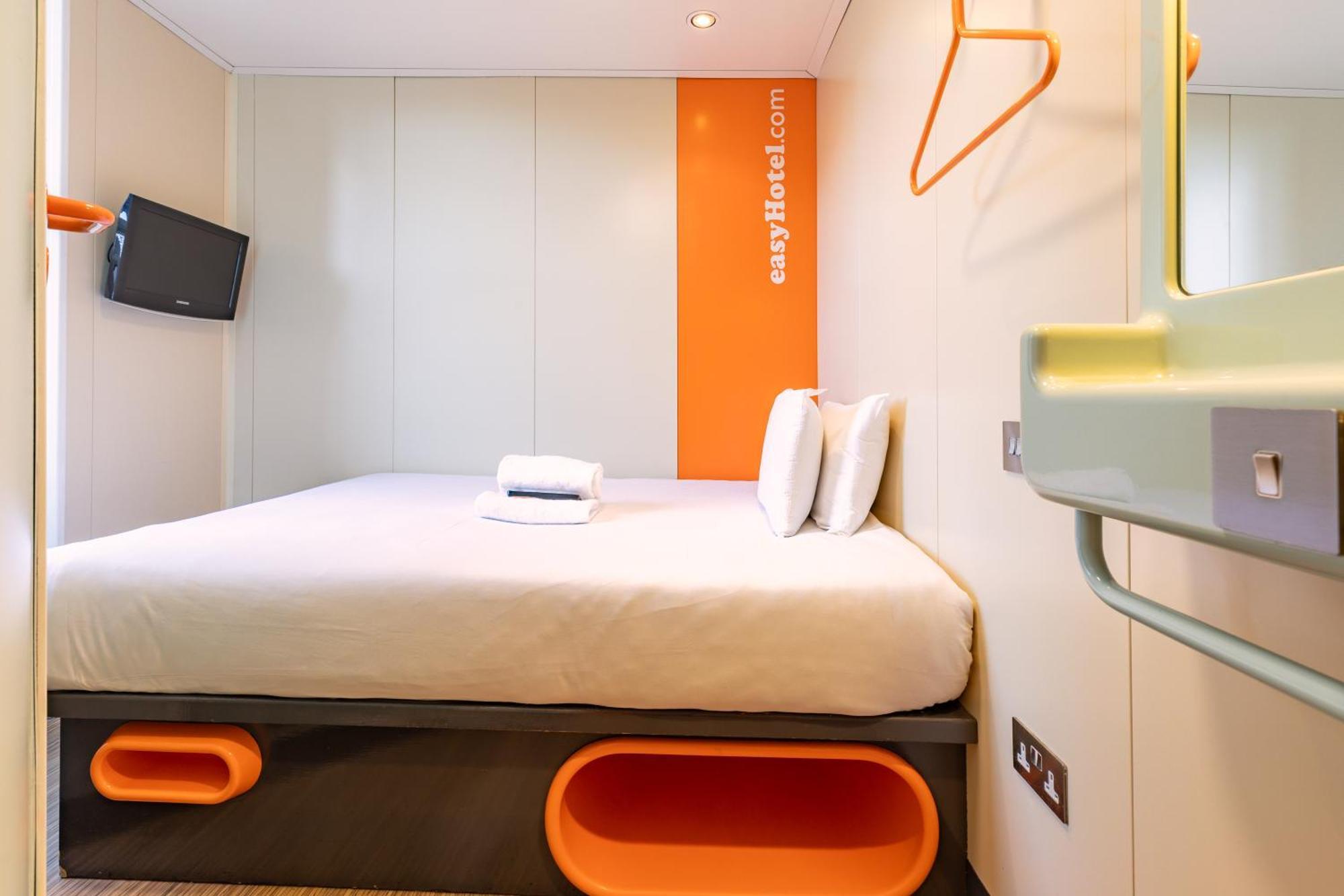 Easyhotel 2*