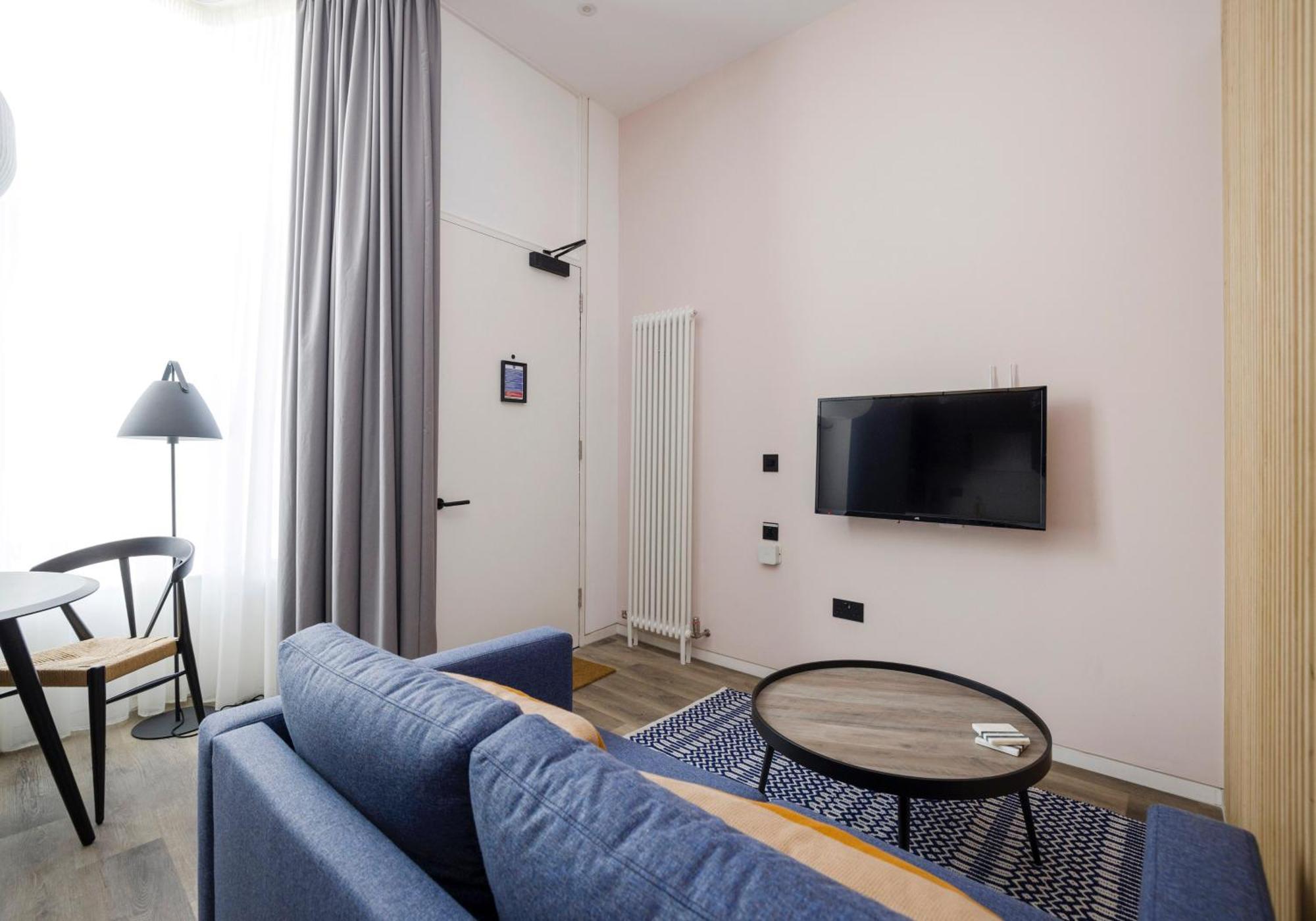Charming Near Holyrood Park & Calton Hill Apartment