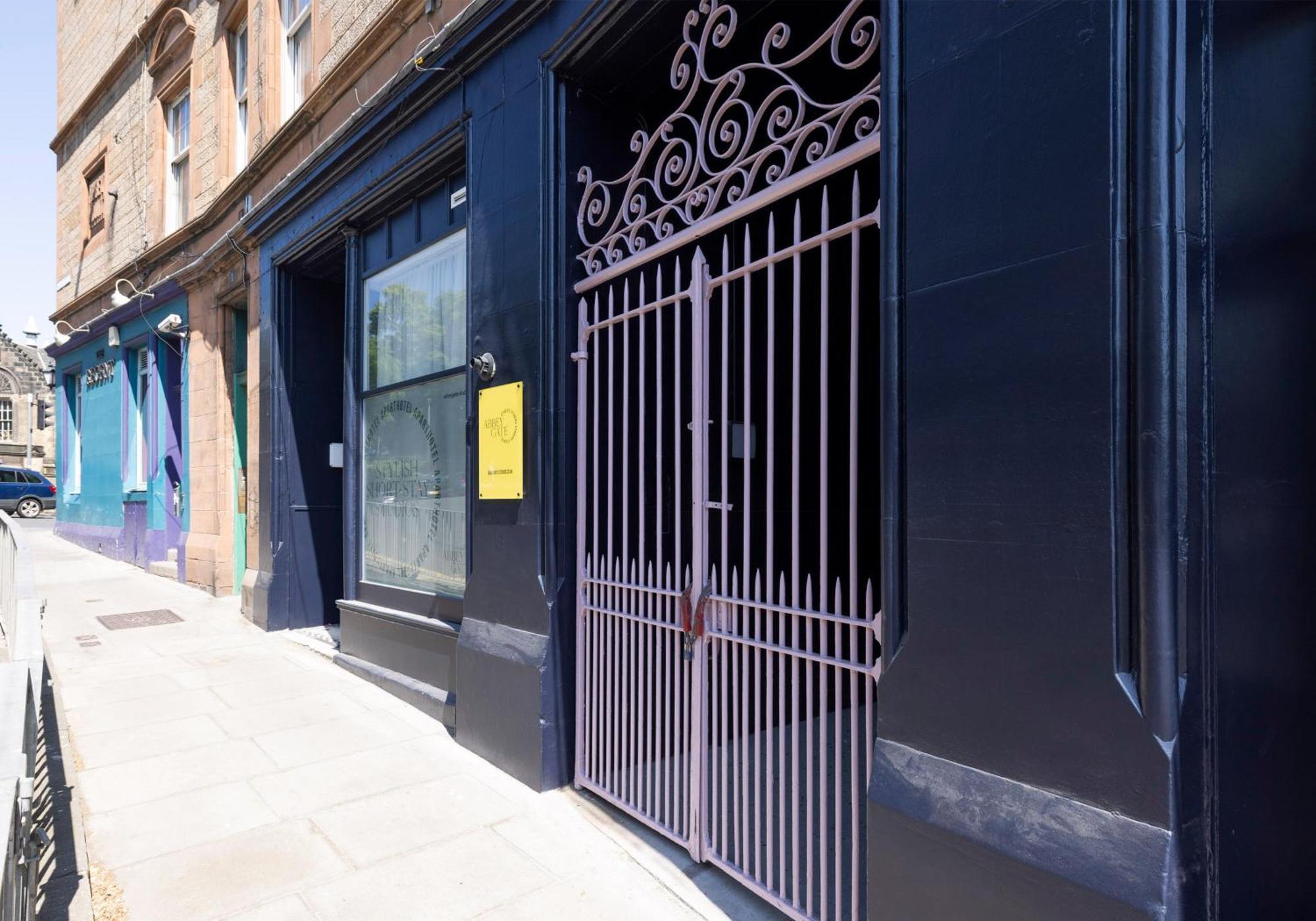 Charming Near Holyrood Park & Calton Hill Apartment Edinburgh