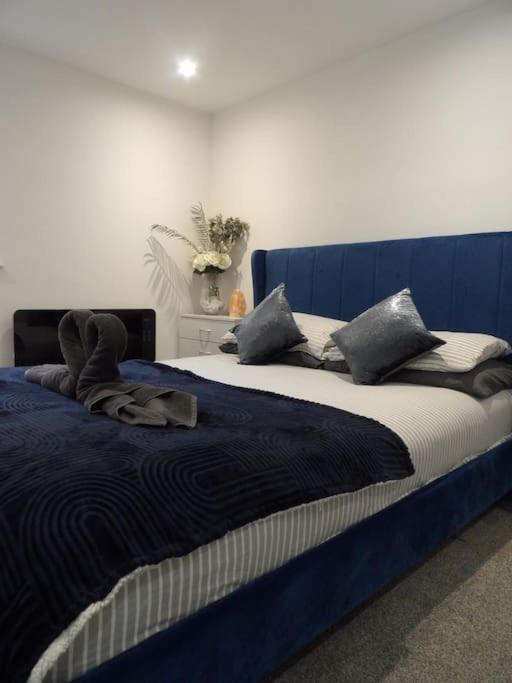 Modern 3bhk Near Zoo Apartment