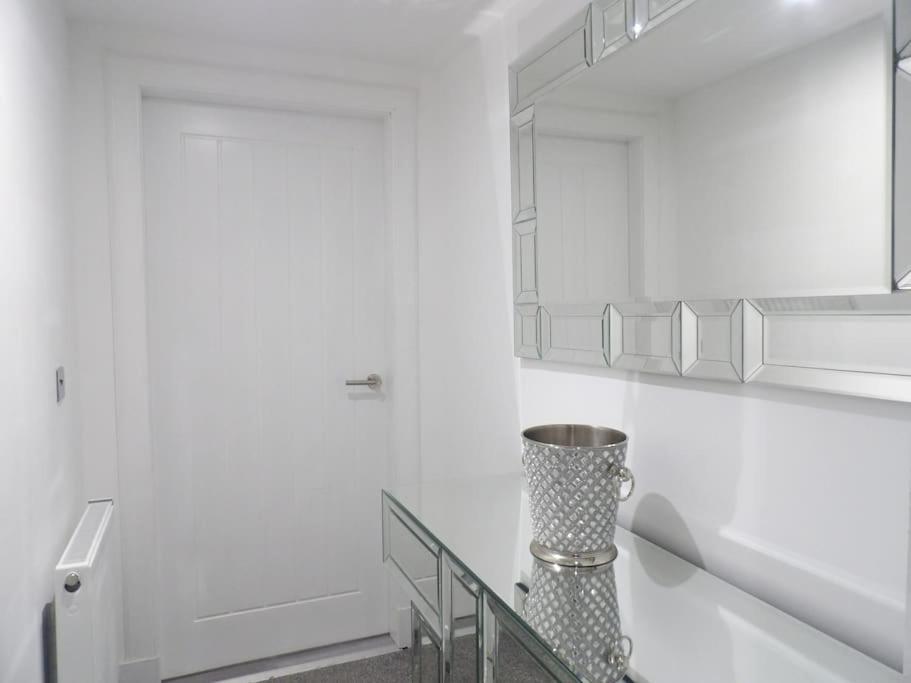 Modern 3bhk Near Zoo *