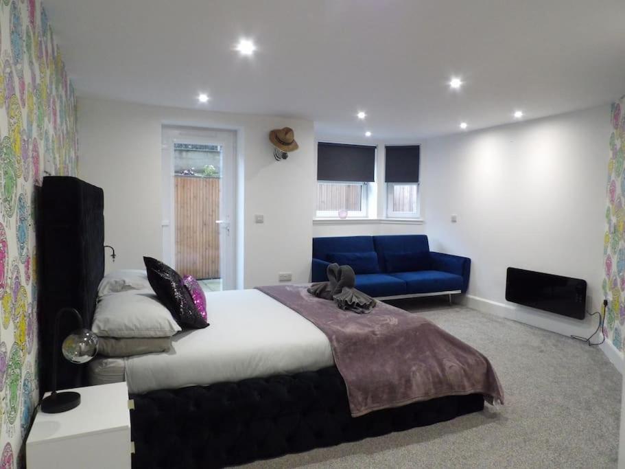 Modern 3bhk Near Zoo Apartment *