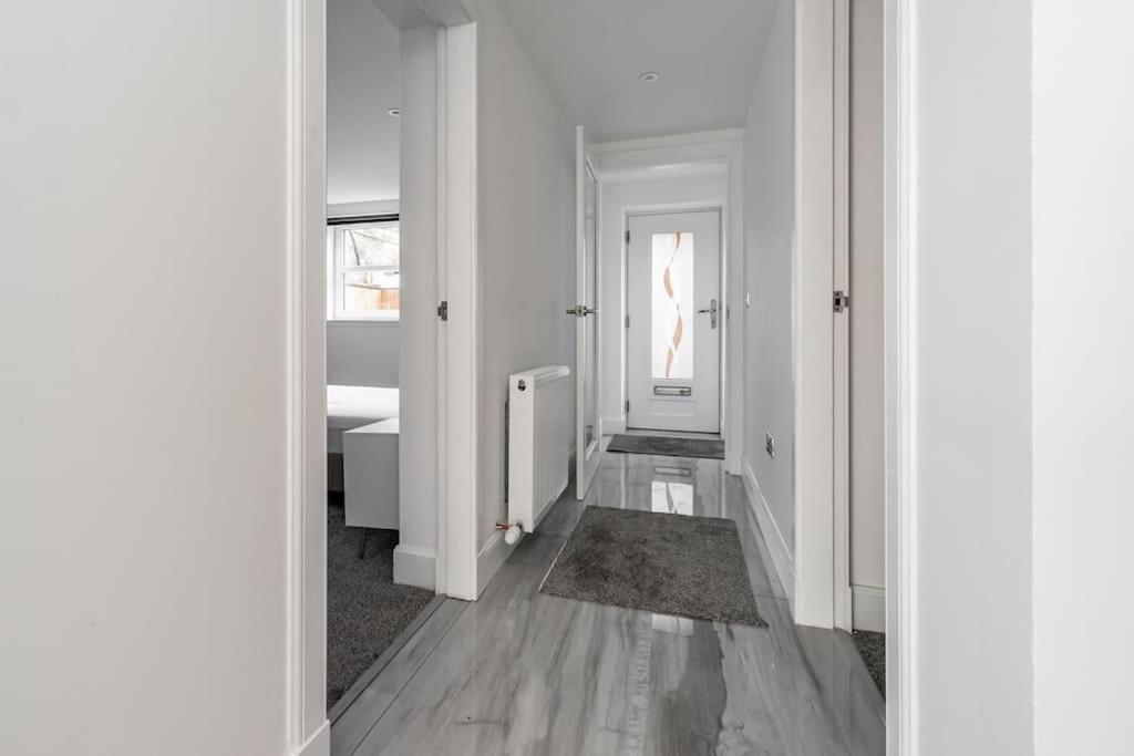 Modern 3bhk Near Zoo Apartment Edinburgh