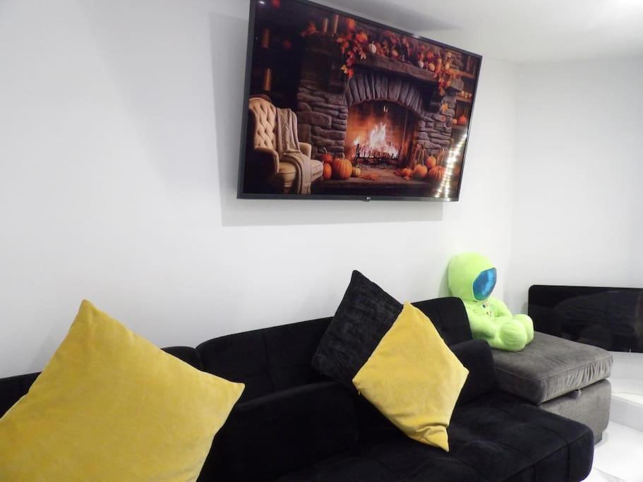 Modern 3bhk Near Zoo Apartment *