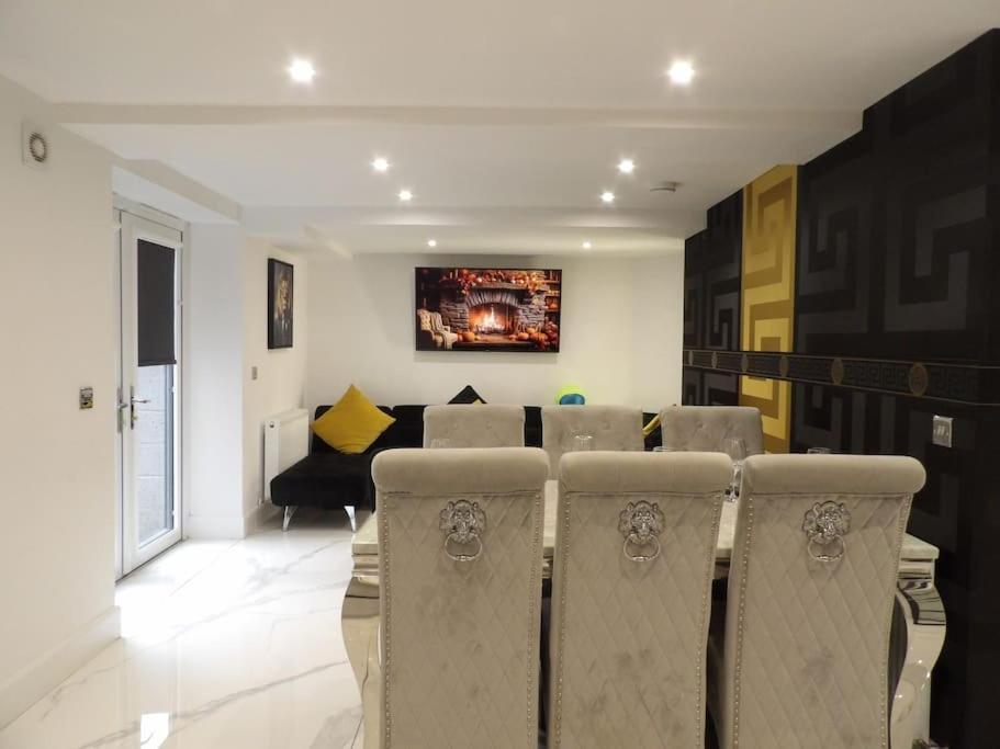 Modern 3bhk Near Zoo Apartment Edinburgh