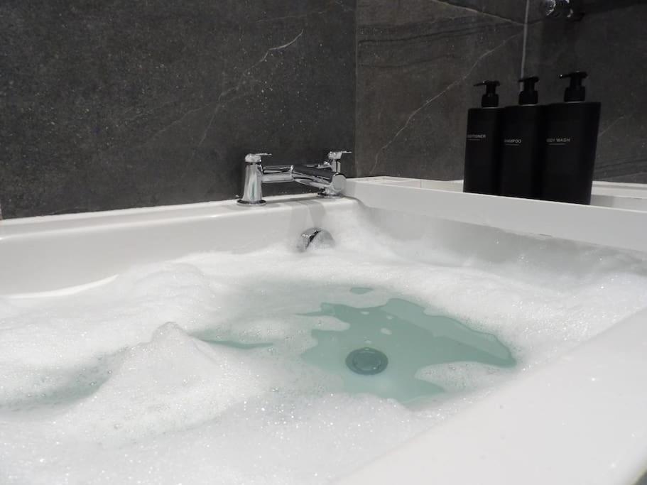 Modern 3bhk Near Zoo Edinburgh