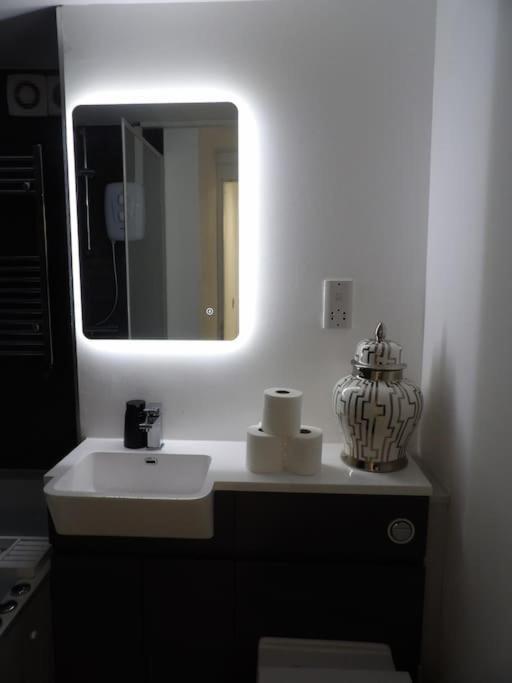 Modern 3bhk Near Zoo Apartment