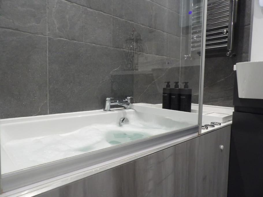Apartment Modern 3bhk Near Zoo *